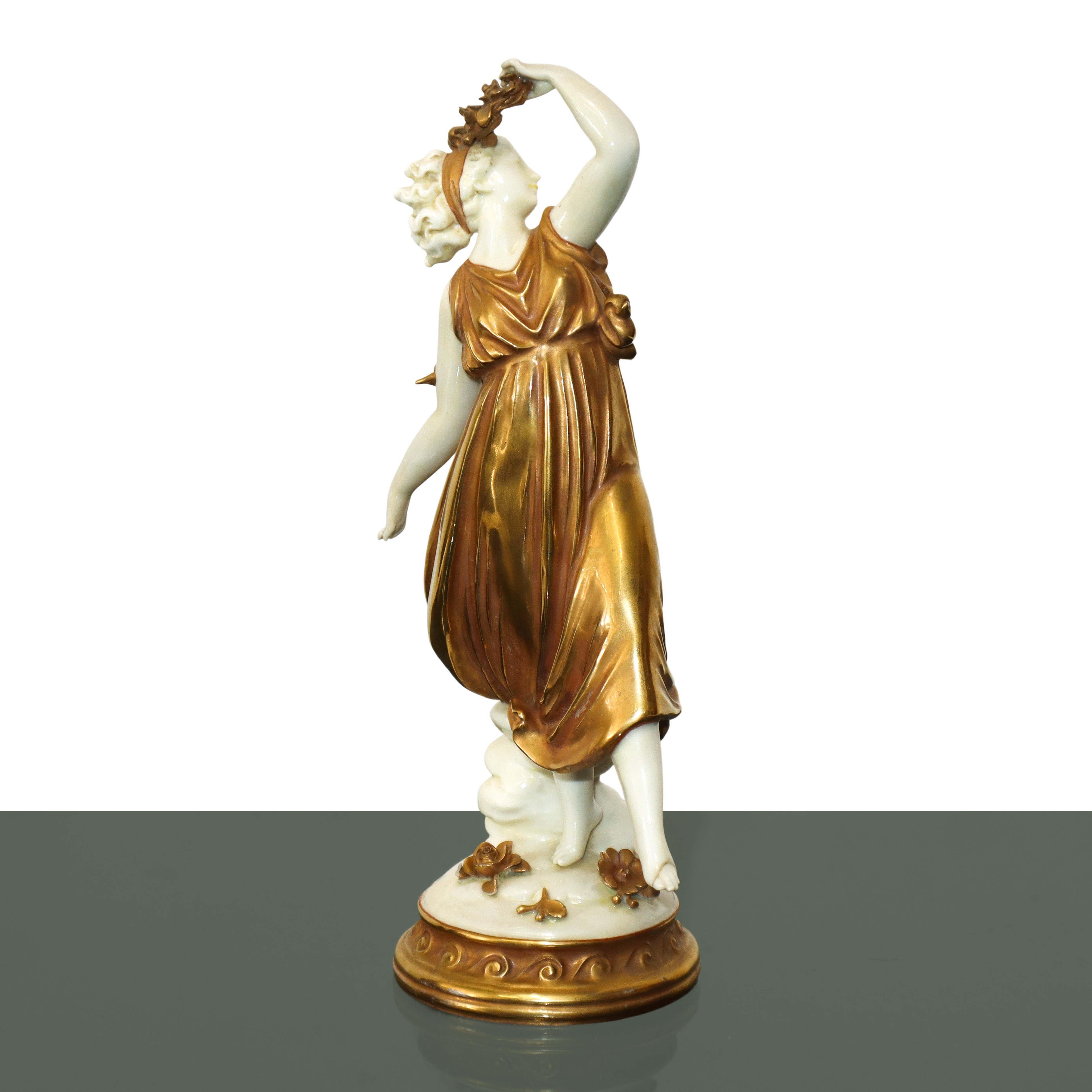 Capodimonte - Coppia di Figure in Porcellana Bianca e Dorata