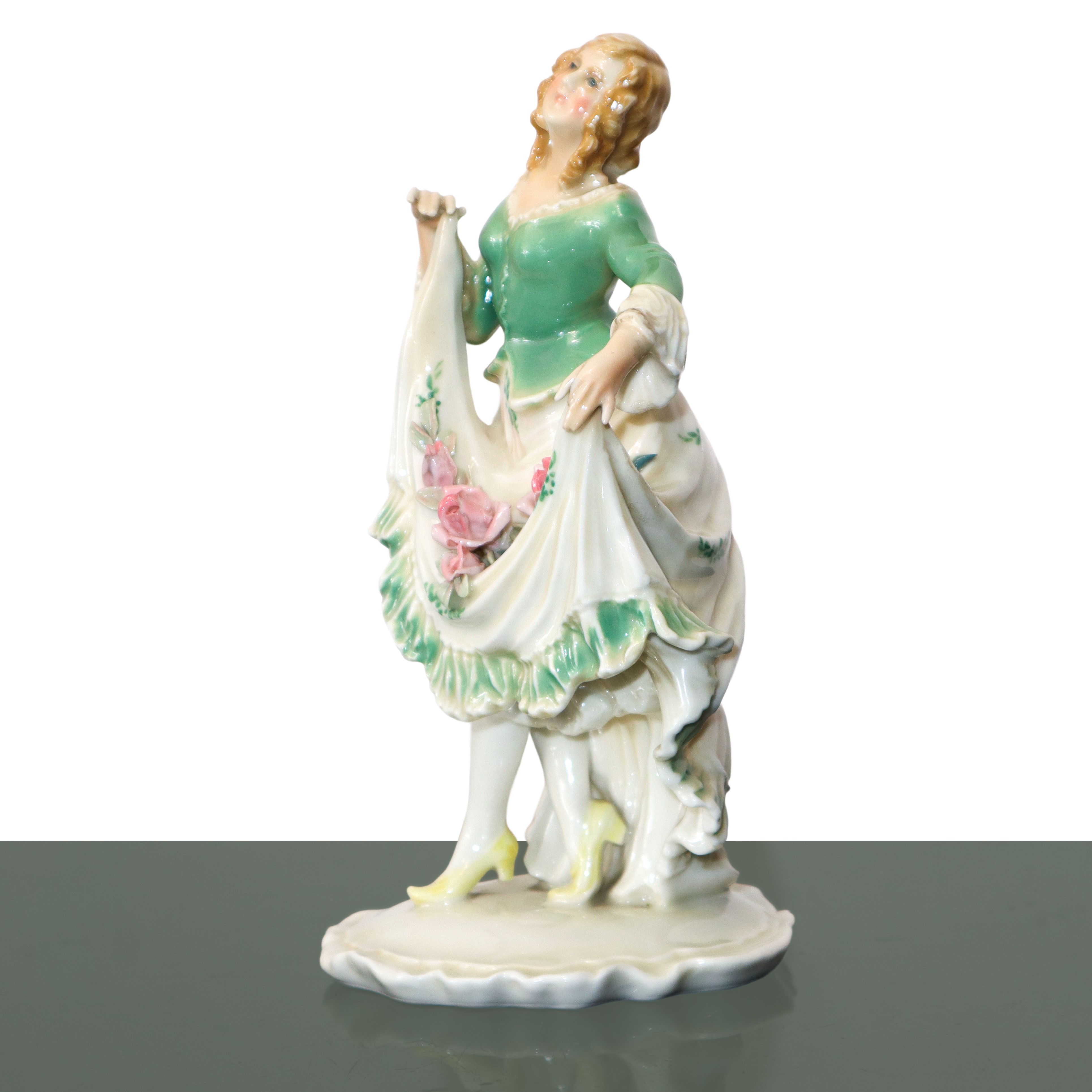 Dama danzante, piccola statua in porcellana