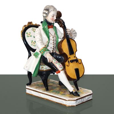 Suonatore di clavicembalo, piccola statua in porcellana