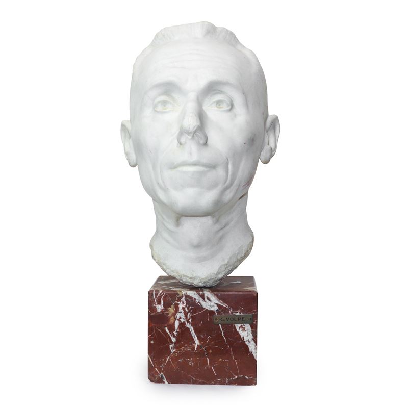Testa di uomo, scultura in marmo bianco con base in marmo rosso