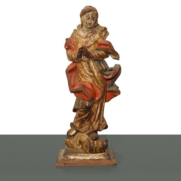 Madonna in prayer, gilded and polychrome wooden sculpture