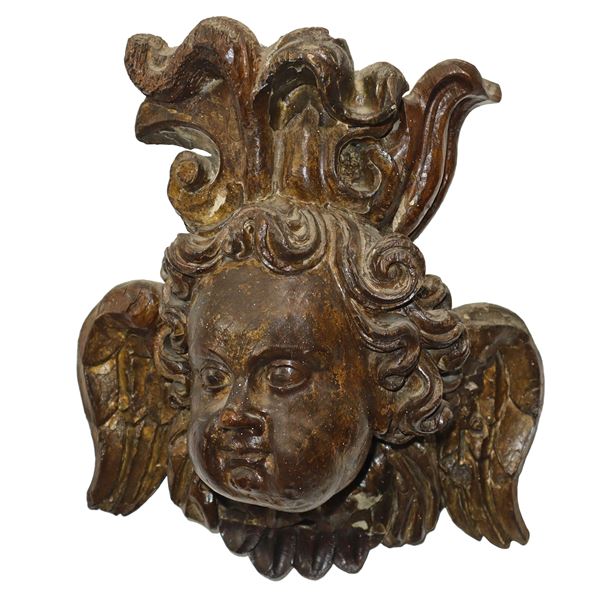 Testa di zefiro scolpito e intagliato su legno