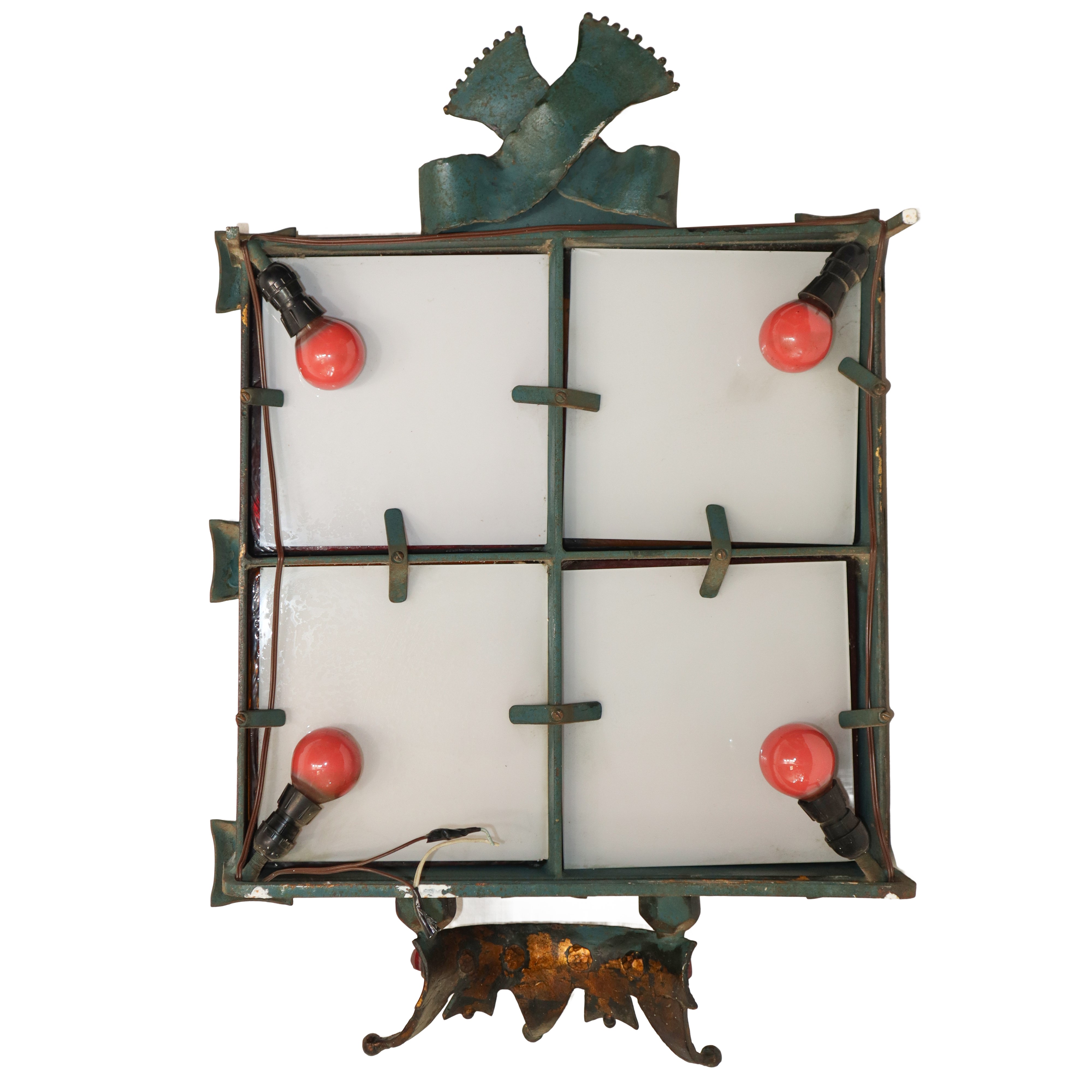 Applique in metallo dorato con vetri colorati