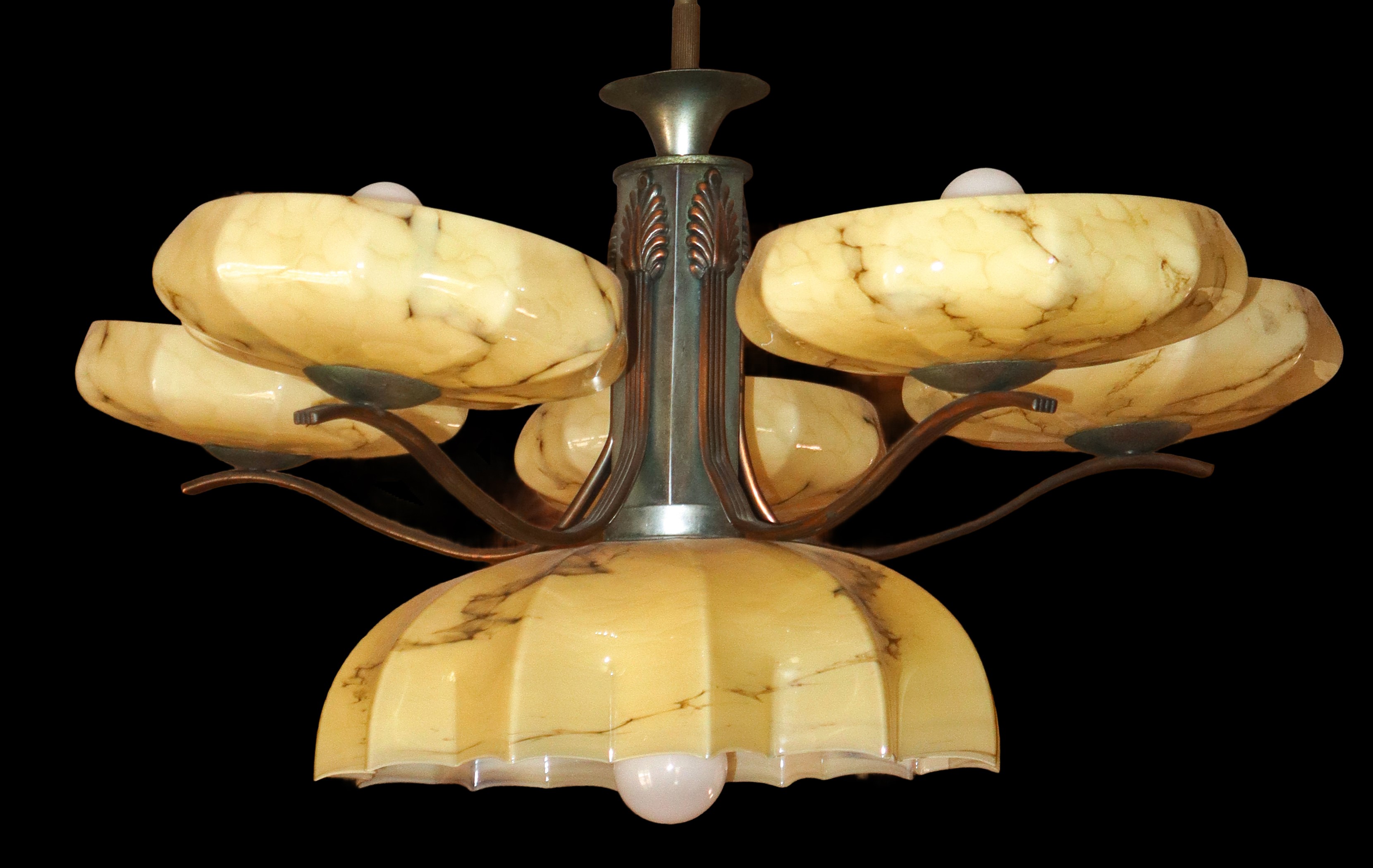 Lampadario Art Decò in vetro beige e metallo