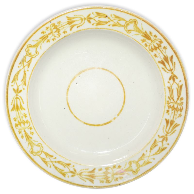 Piatto in Ceramica di Alcora con Decori Floreali Giallo Ocra Lungo il Bordo