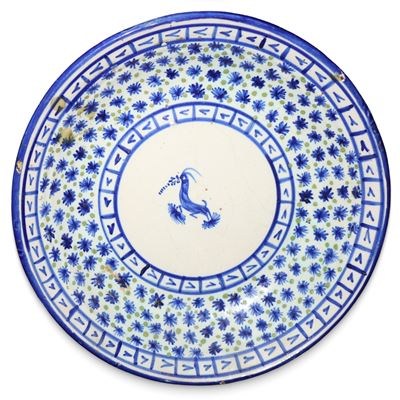 Piatto Talavera/manises Decorato nei Toni del Bianco, Blu e Verde con Uccello al Centro