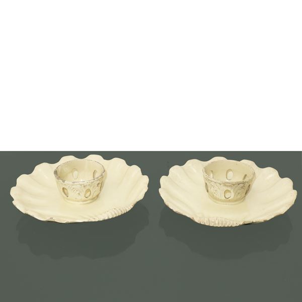 Coppia di mancerine in ceramica di Alcora beige con dettagli a rilievo