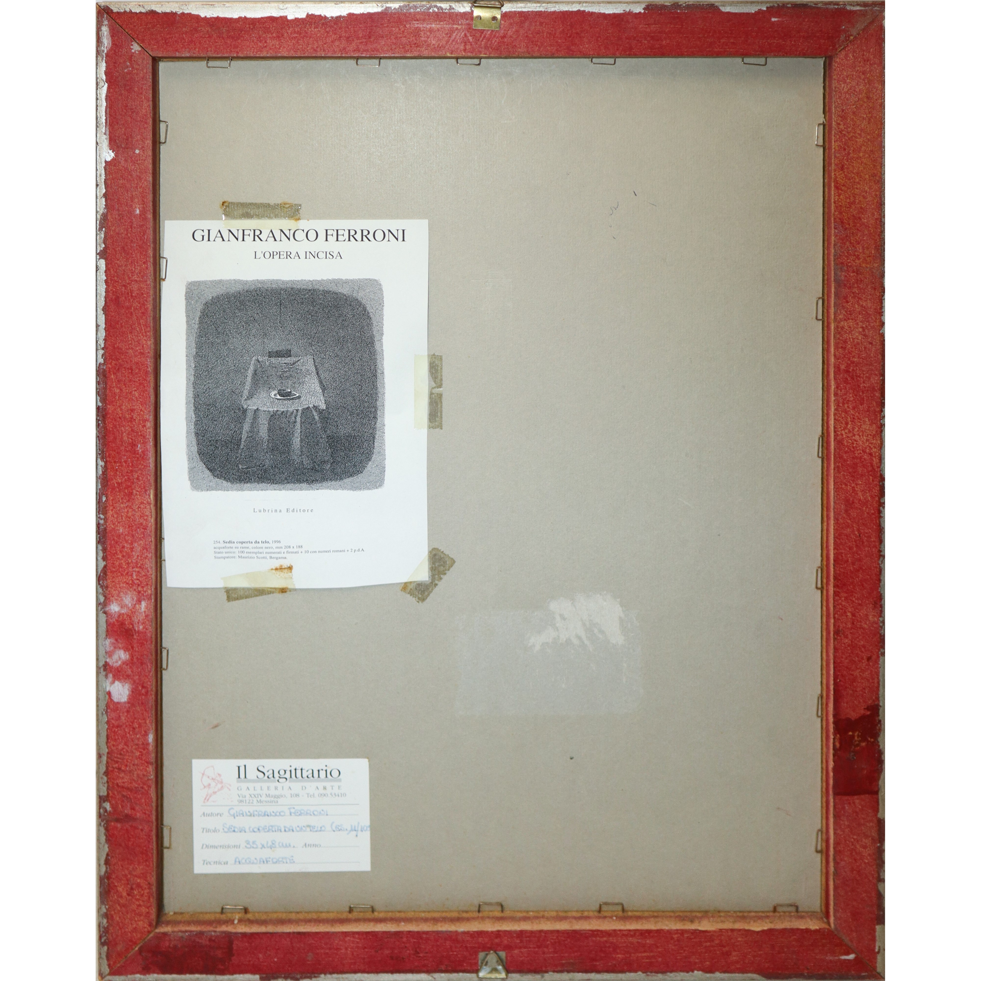 Sedia coperta da un telo