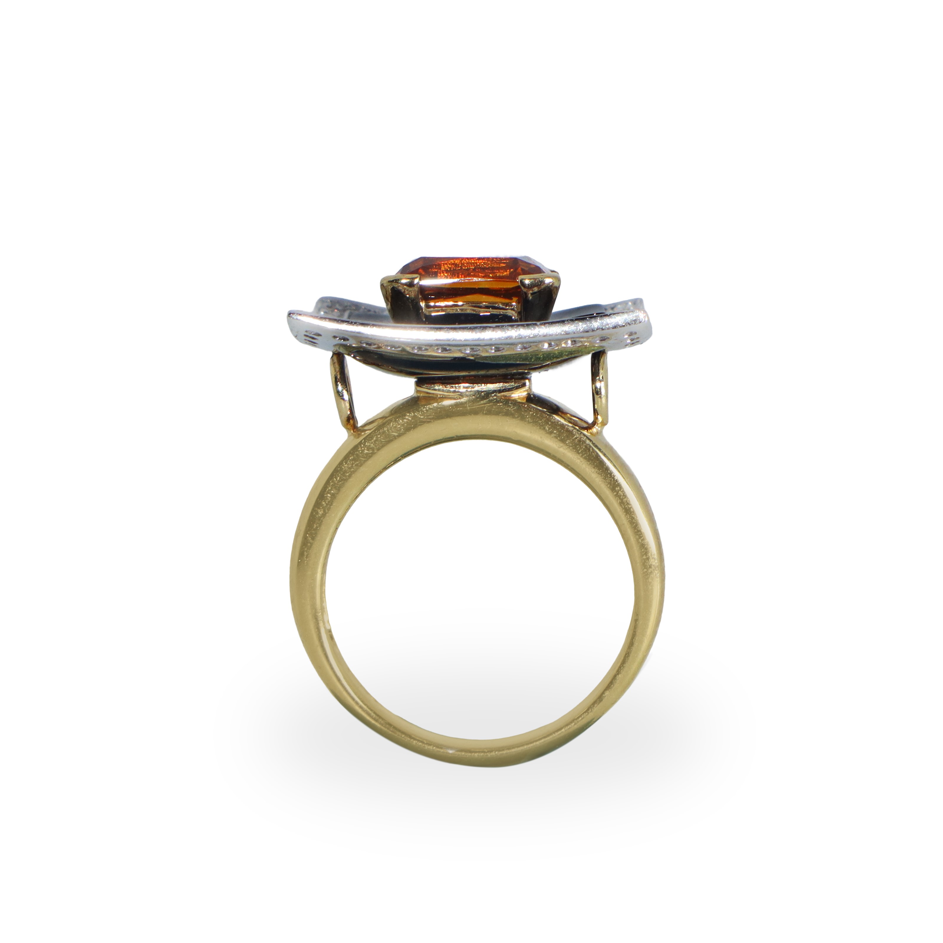 Anello in oro giallo e bianco 18 kt con topazio citrino centrale su onice e ghiera di brillanti