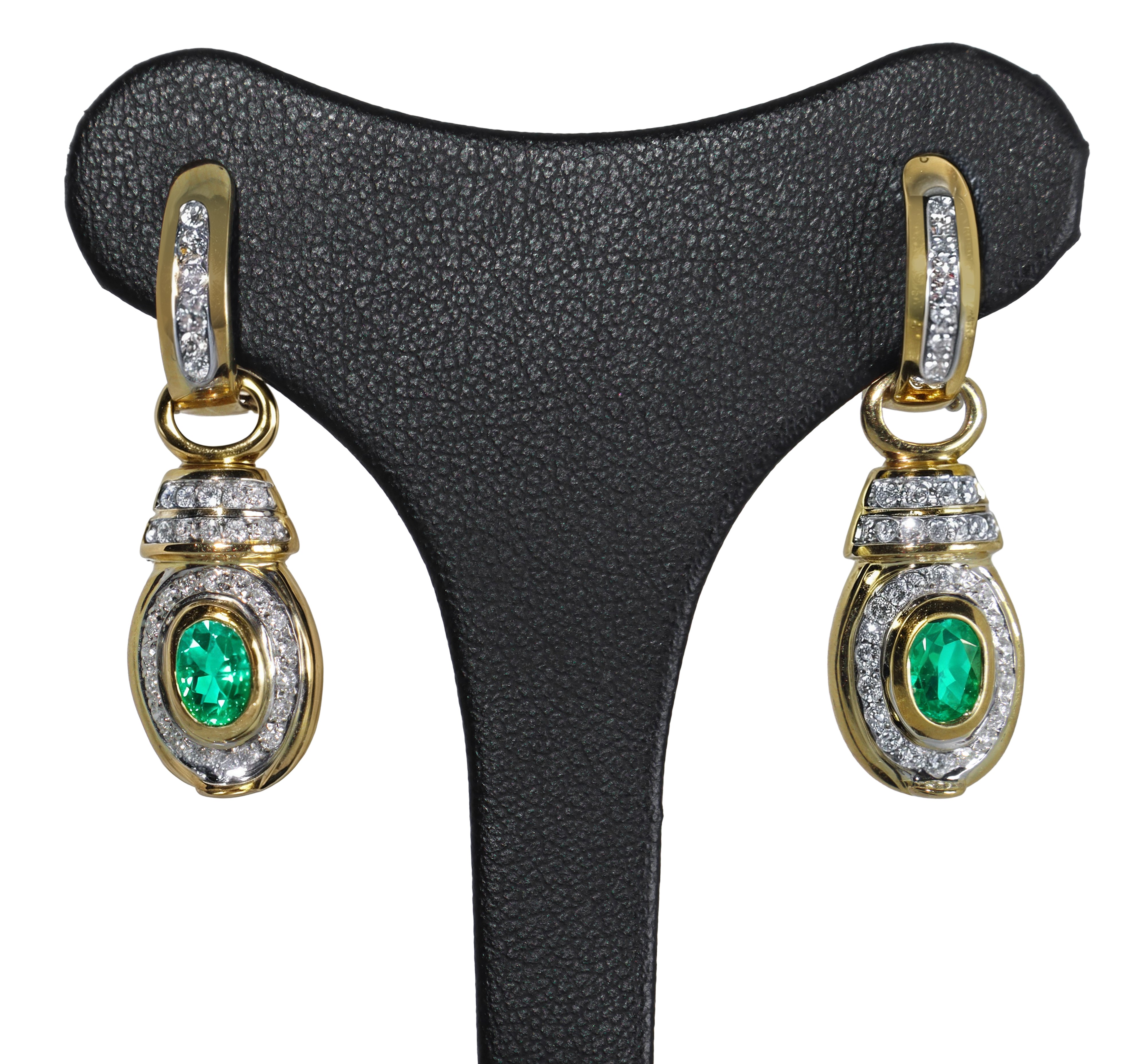 Orecchini in oro giallo 18 kt con diamanti e smeraldi colombiani