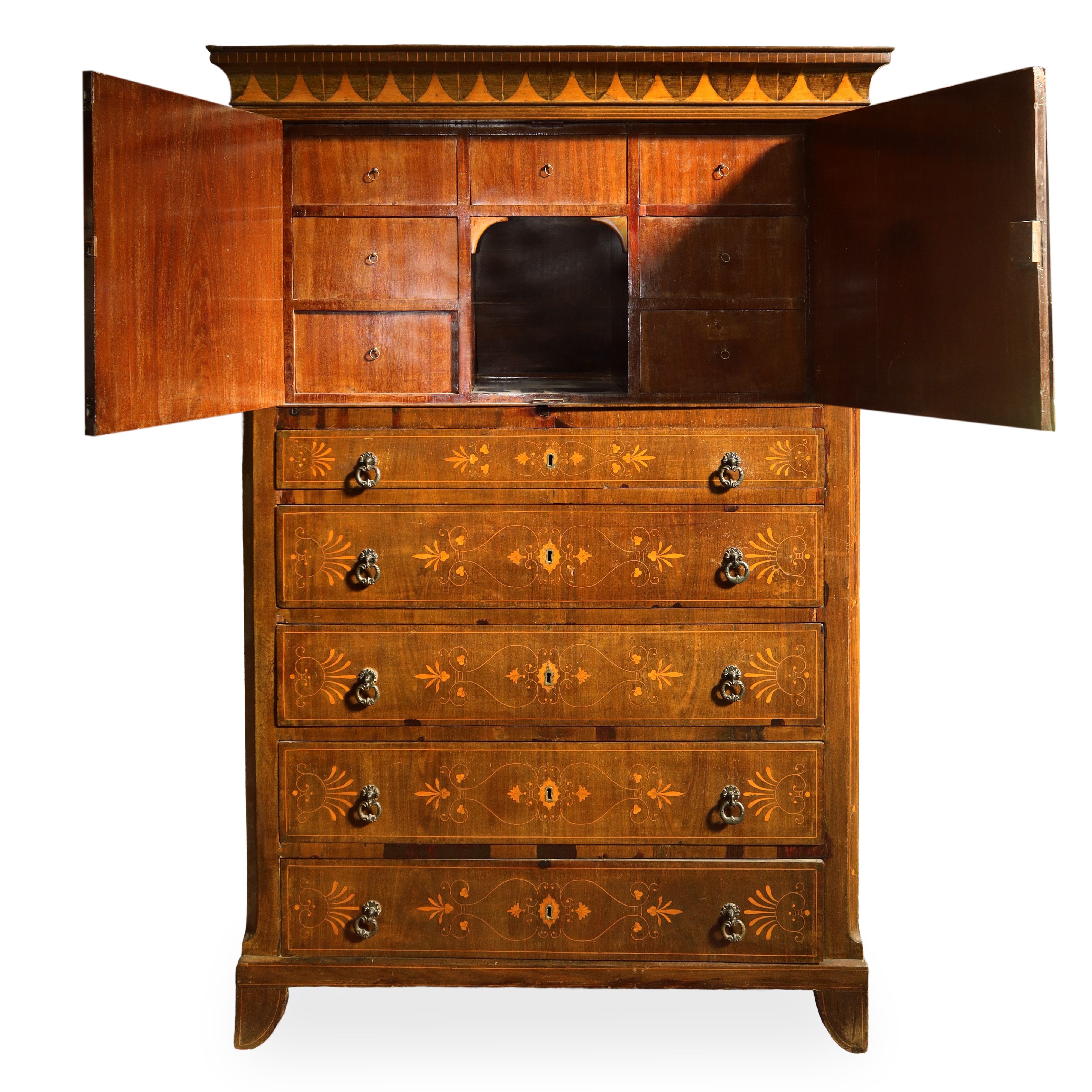 CHIFFONIER INTARSIATA CON FIGURE CLASSICHE SUI DUE SPORTELLI SUPERIORI E CON MOTIVI FLOREALI SUI ...