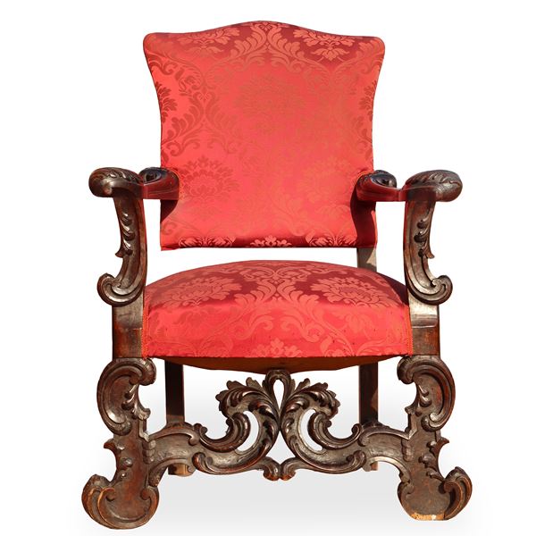 Poltrona con spalliera alta e tappezzeria rossa damascata