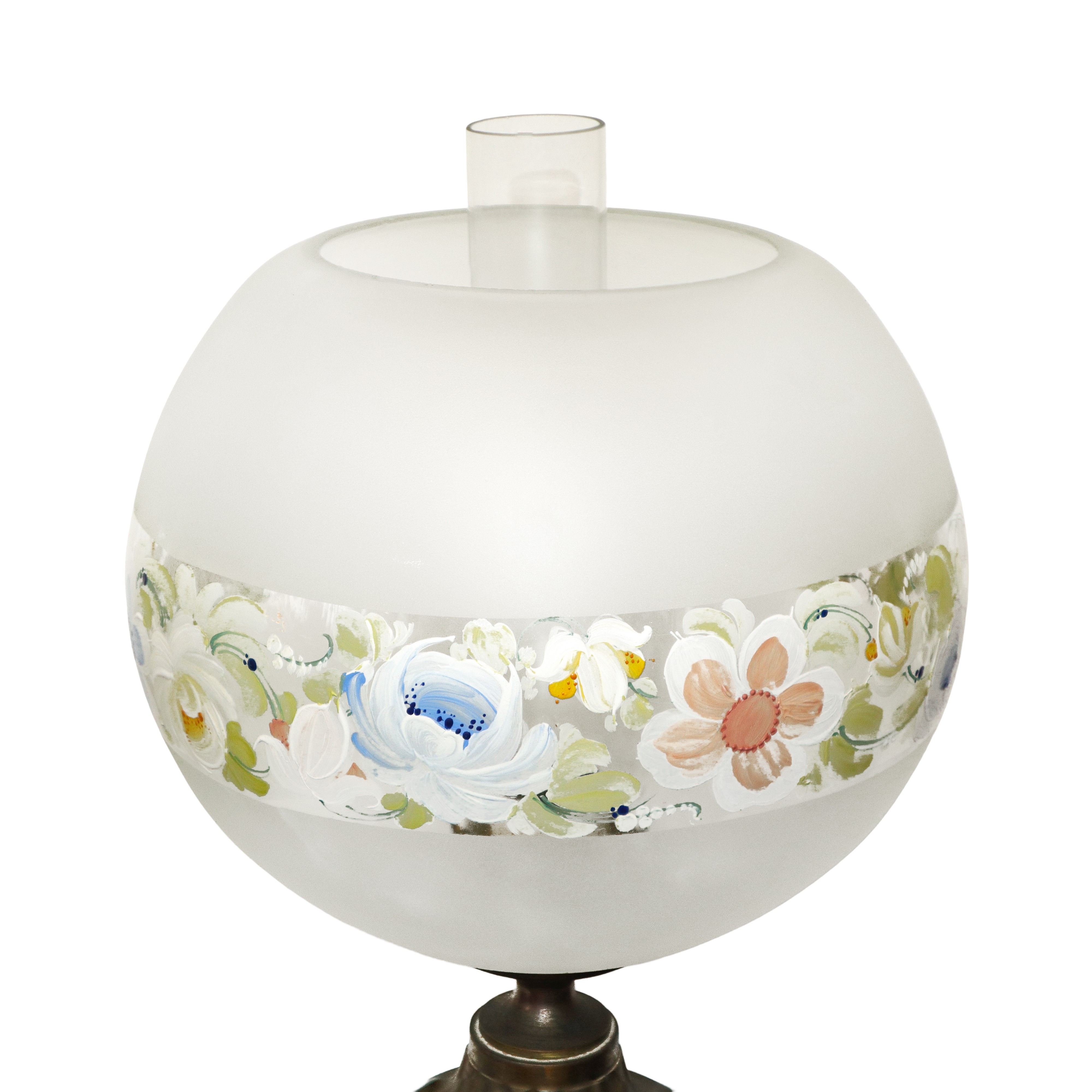 Lume a Petrolio in Metallo Brunito con Diffusore a Palla con Decoro Floreale Dipinto Lungo il Cor...