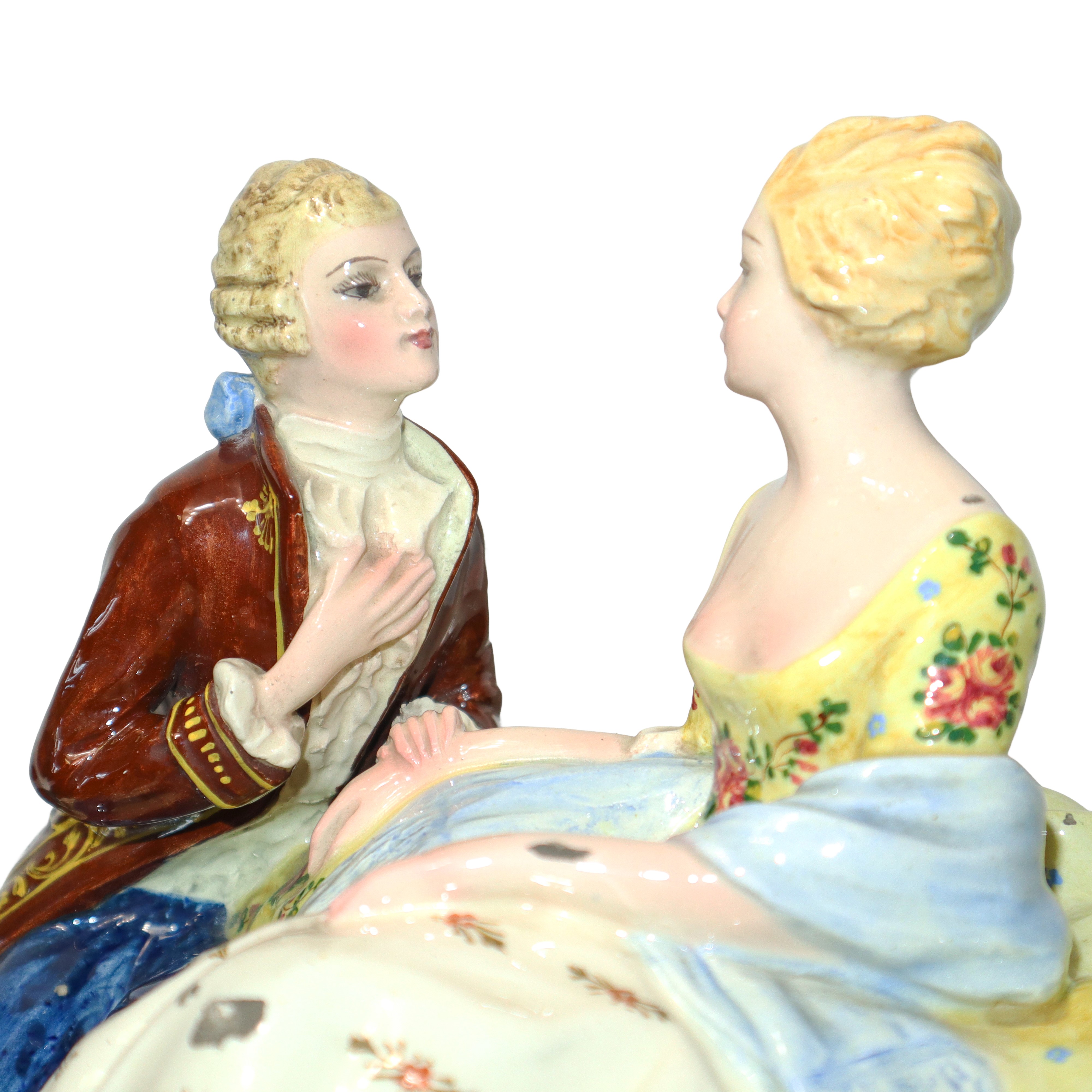 Scultore non identificato, Coppia di giovani, scultura in porcellana dipinta policroma