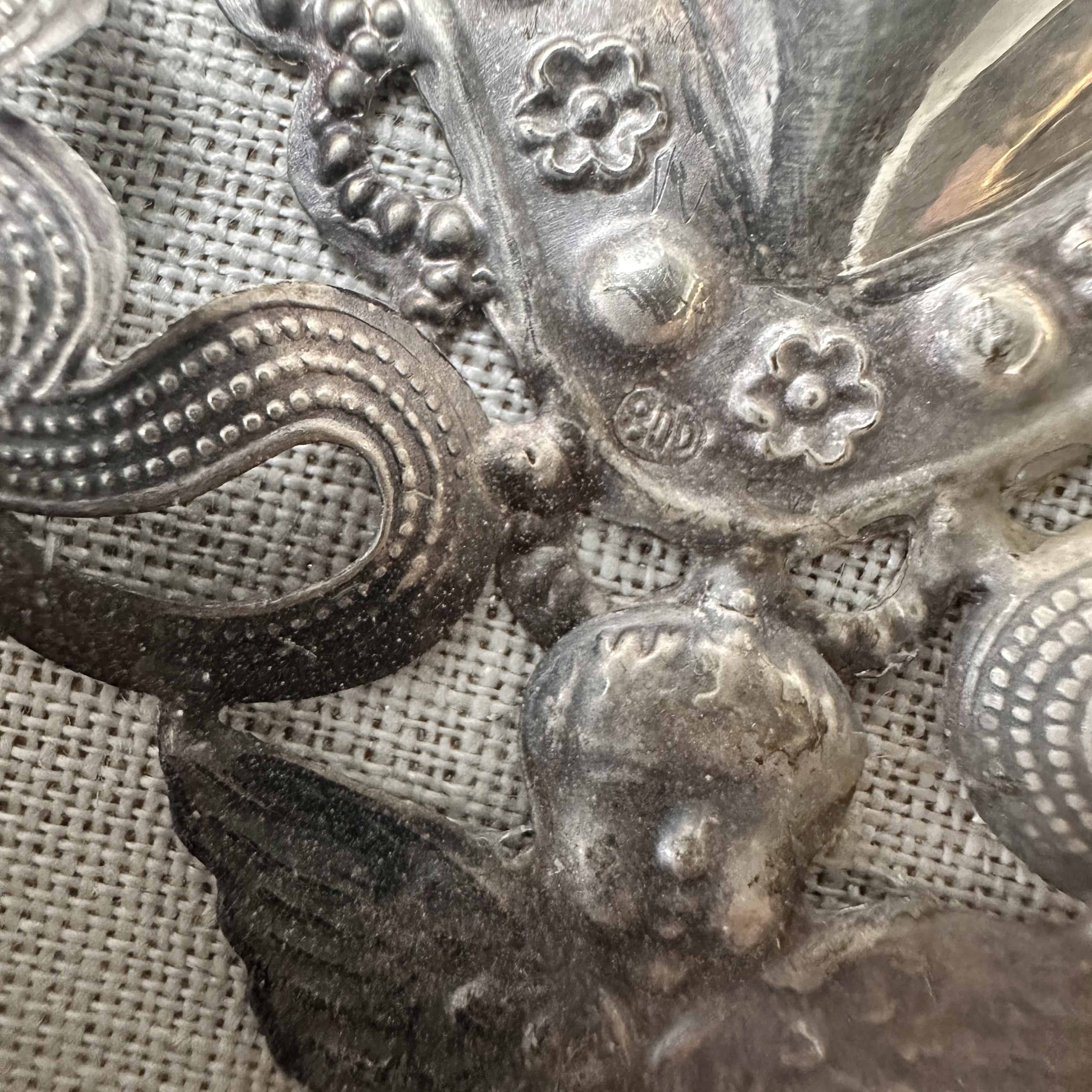 Coppia di Ex Voto in argento, cornici ovali dorate