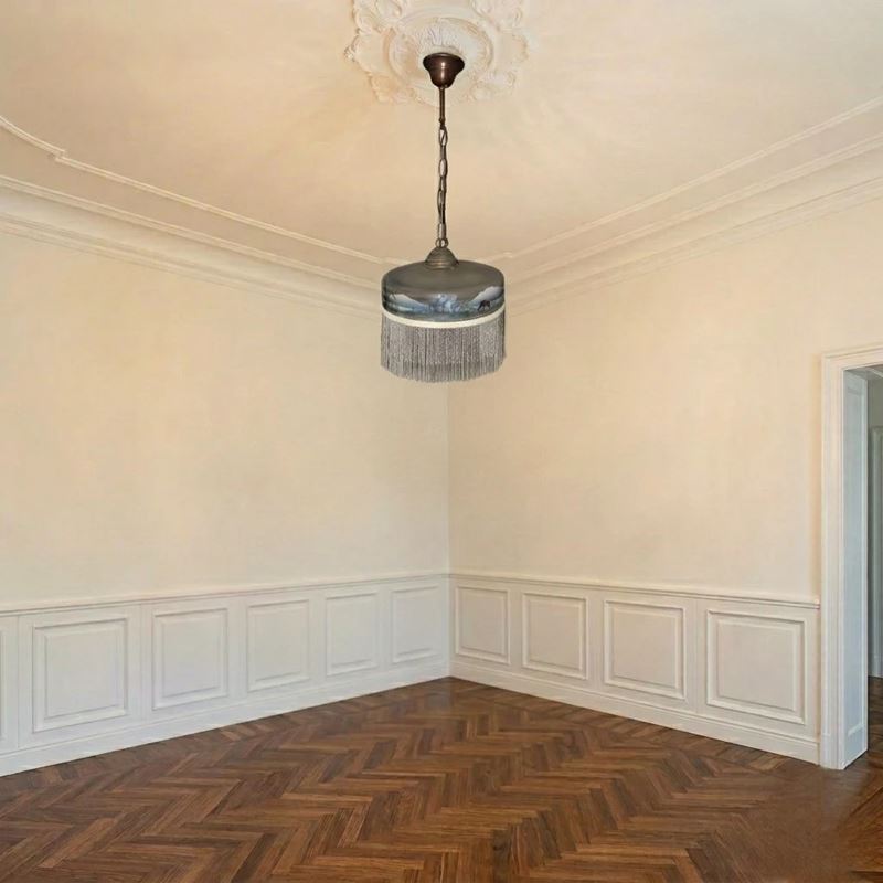 Lampadario Liberty in vetro dipinto con paesaggio con frangia di perline a giro