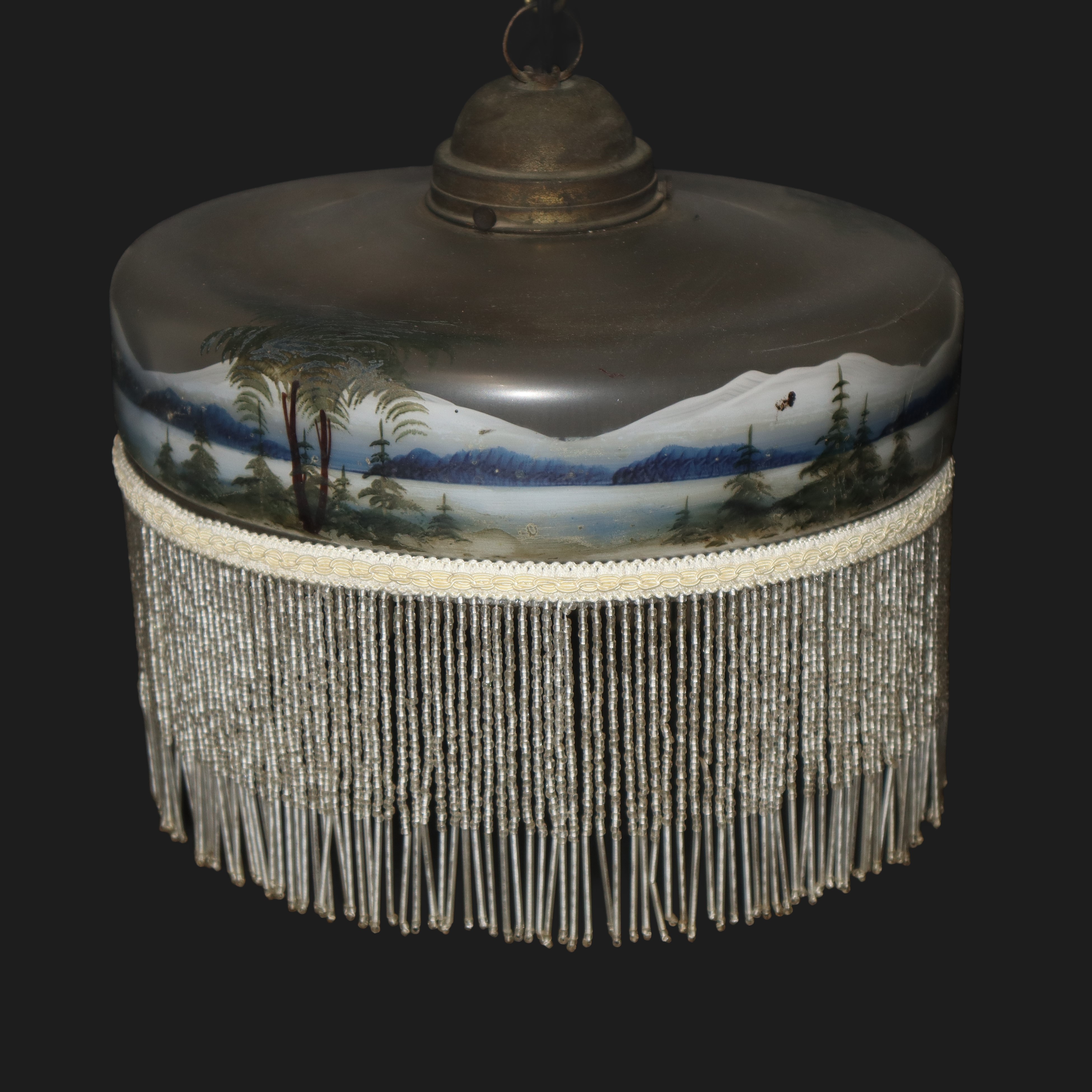 Lampadario Liberty in vetro dipinto con paesaggio con frangia di perline a giro
