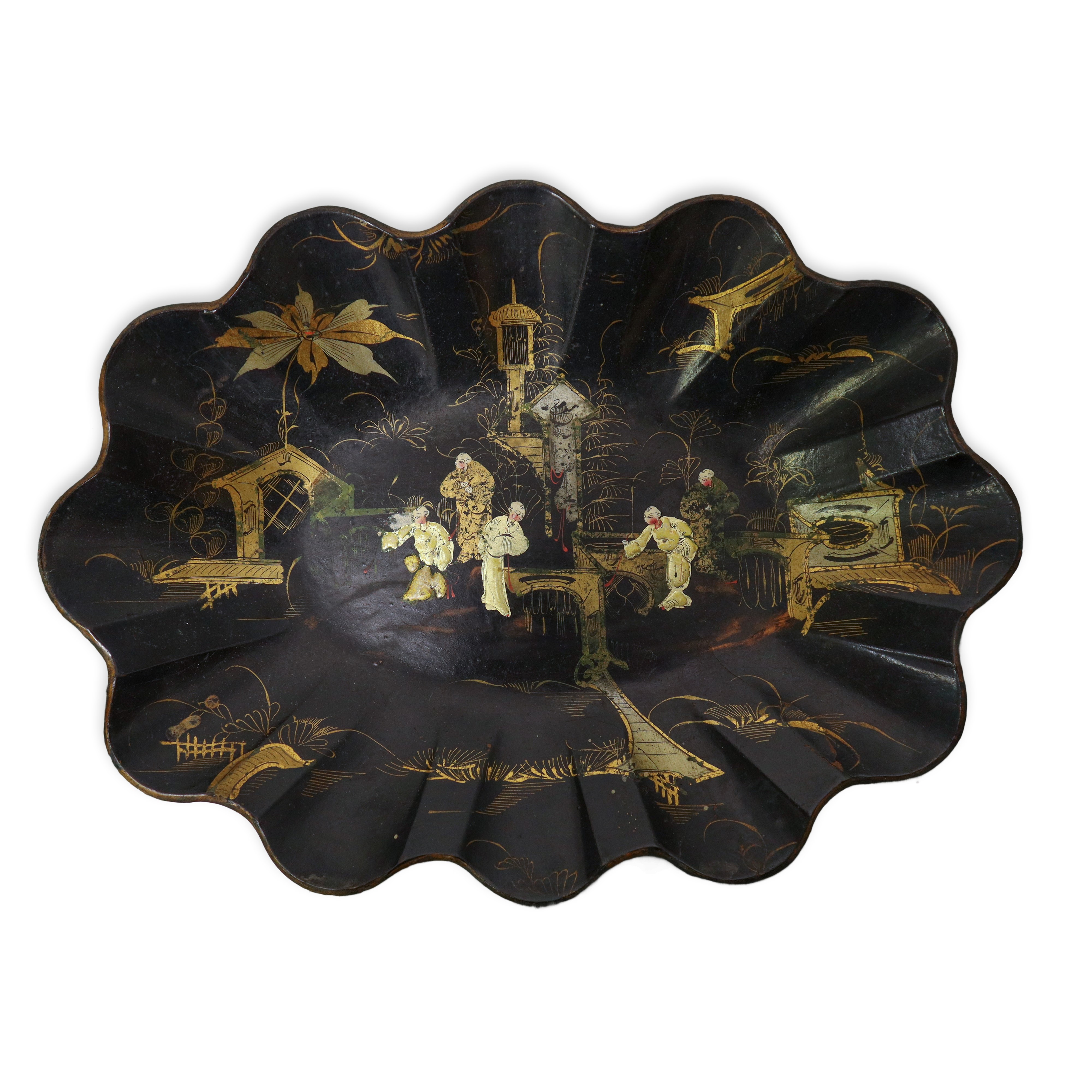 Vassoio cinese in cartapesta laccata nera con figurazioni di personaggi in oro e argento, Francia...