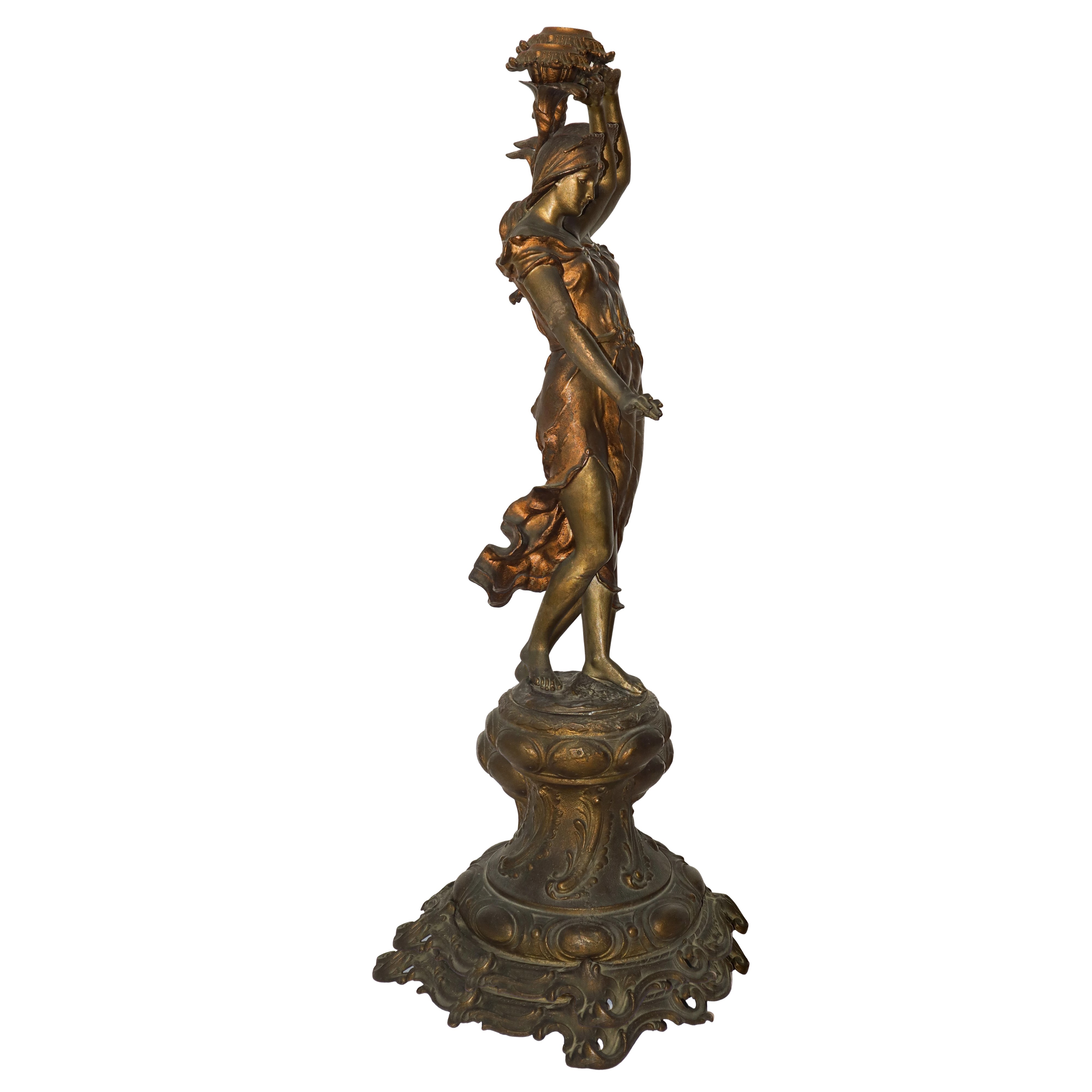 Scultura in bronzo femminile portacandele con piedistallo, fine XIX secolo