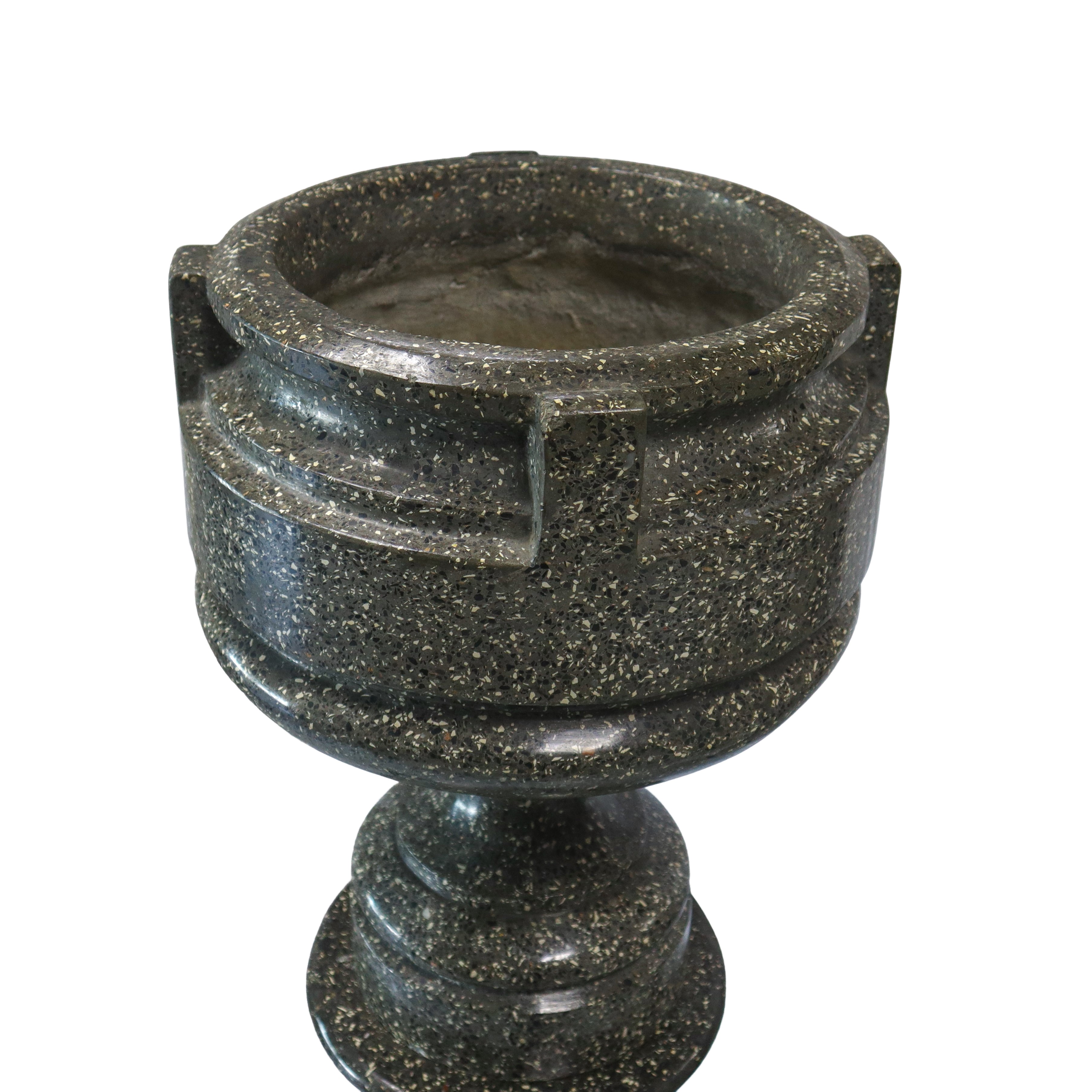 Colonna in graniglia di marmo