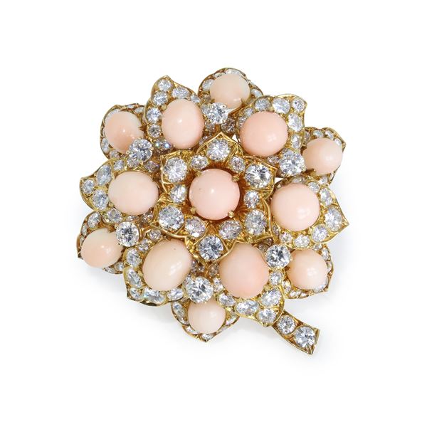 Bulgari floral brooch in 18kt yellow gold, coral and brilliant-cut diamonds