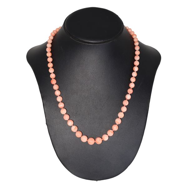 Collana ad un filo in corallo rosa con susta in oro giallo 750