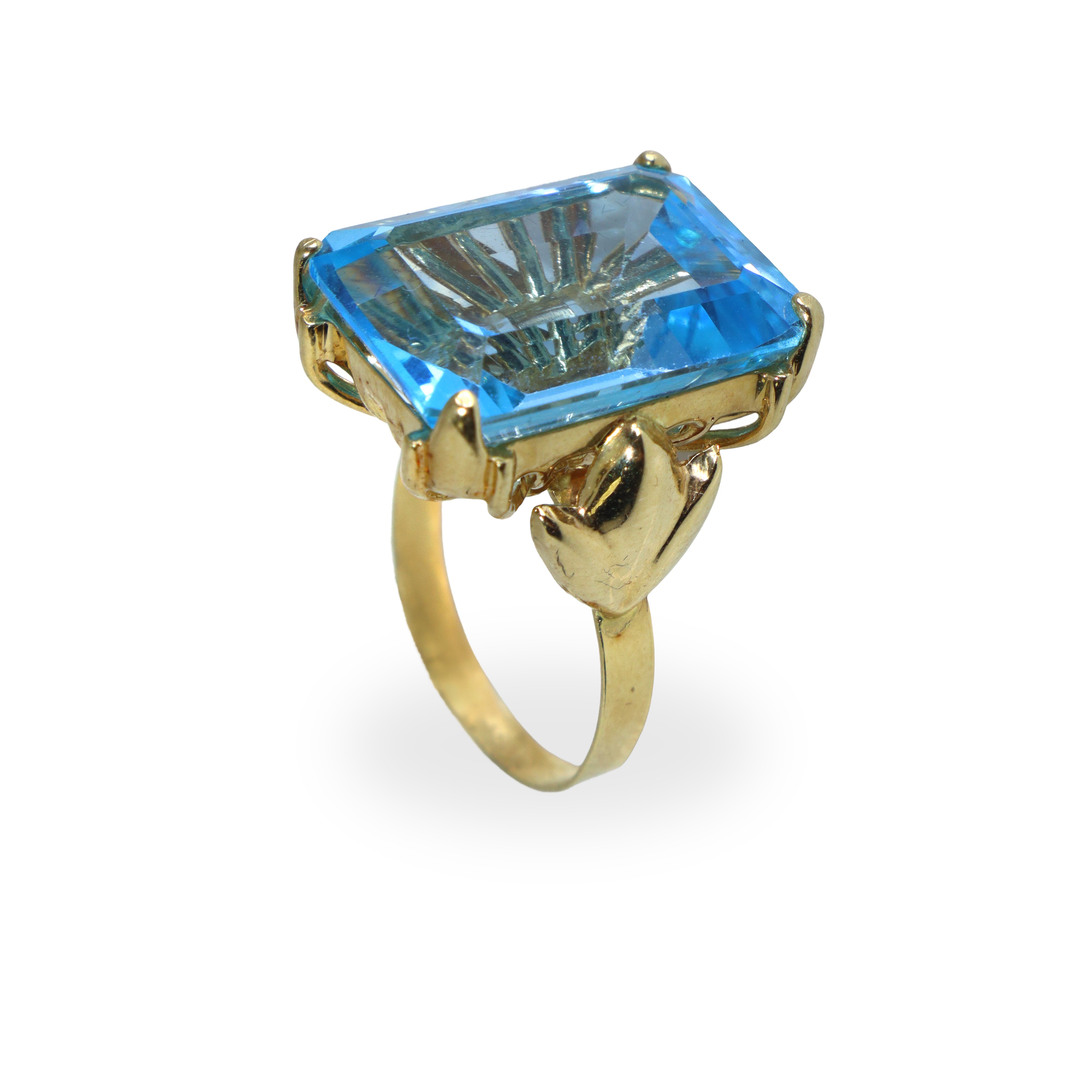 Anello in oro giallo 750 con topazio azzurro