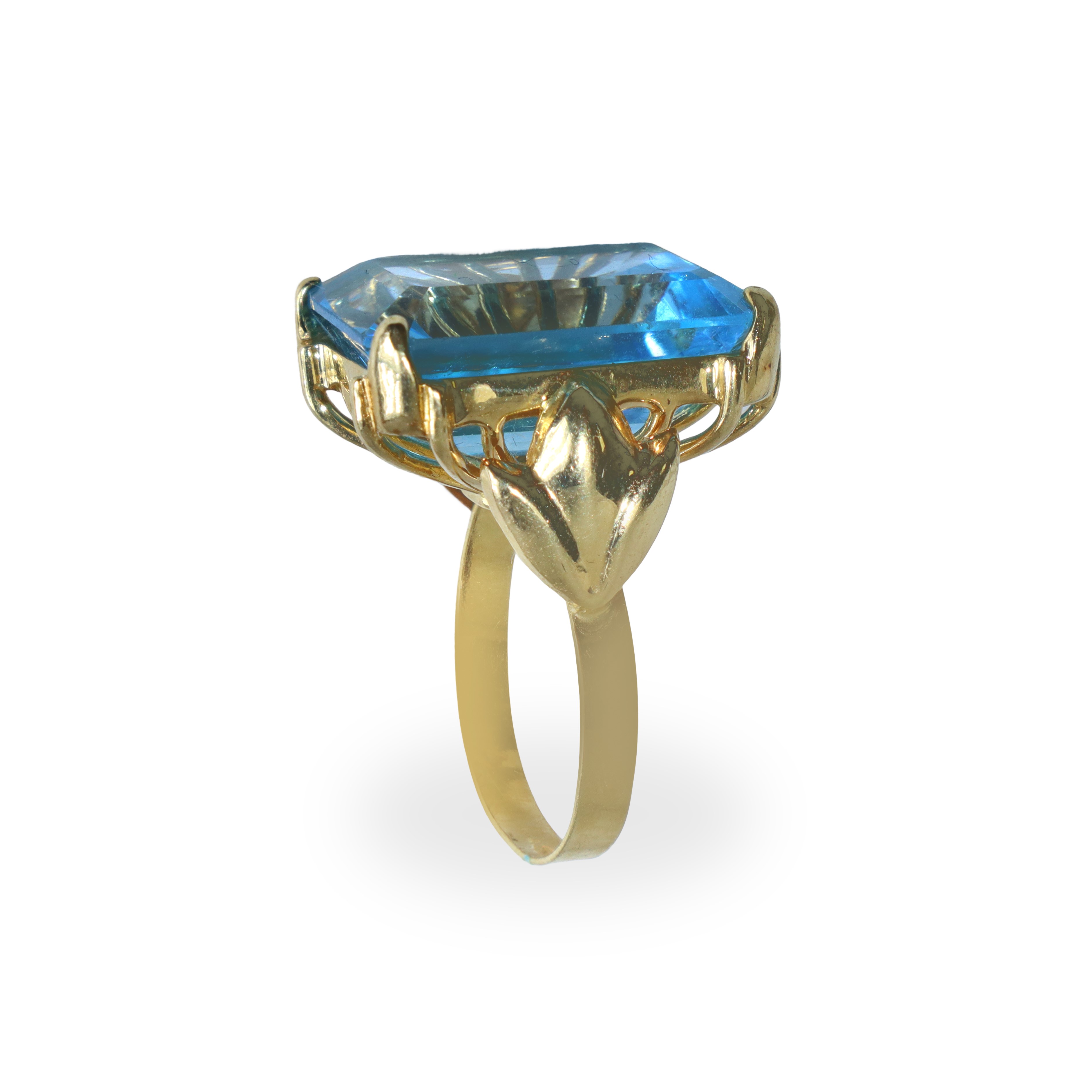 Anello in oro giallo 750 con topazio azzurro