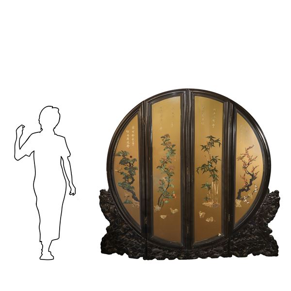 Large circular Chinese 3-panel screen with floral decorations and inscriptions