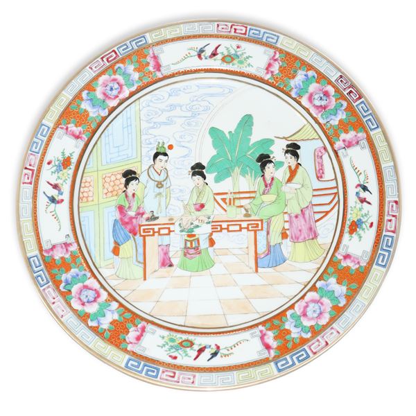 Piatto cinese da muro in porcellana decorata a mano con scene femminili