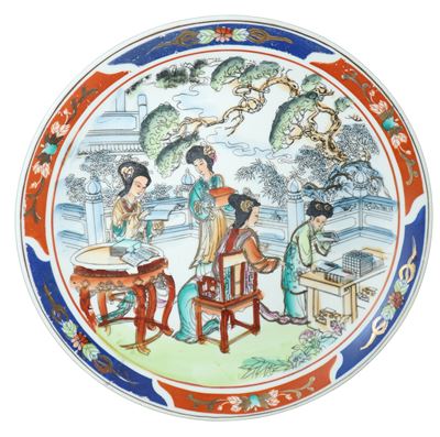 Piatto cinese in porcellana dipinta a mano, diametro cm 26, con scene di studio