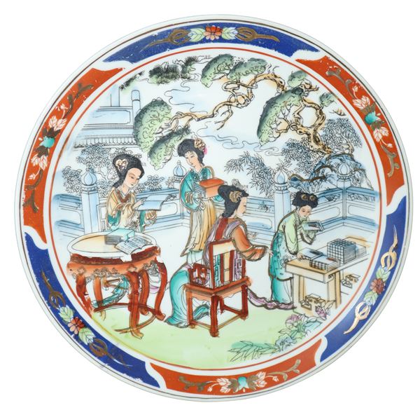Piatto cinese in porcellana dipinta a mano con scene di studio