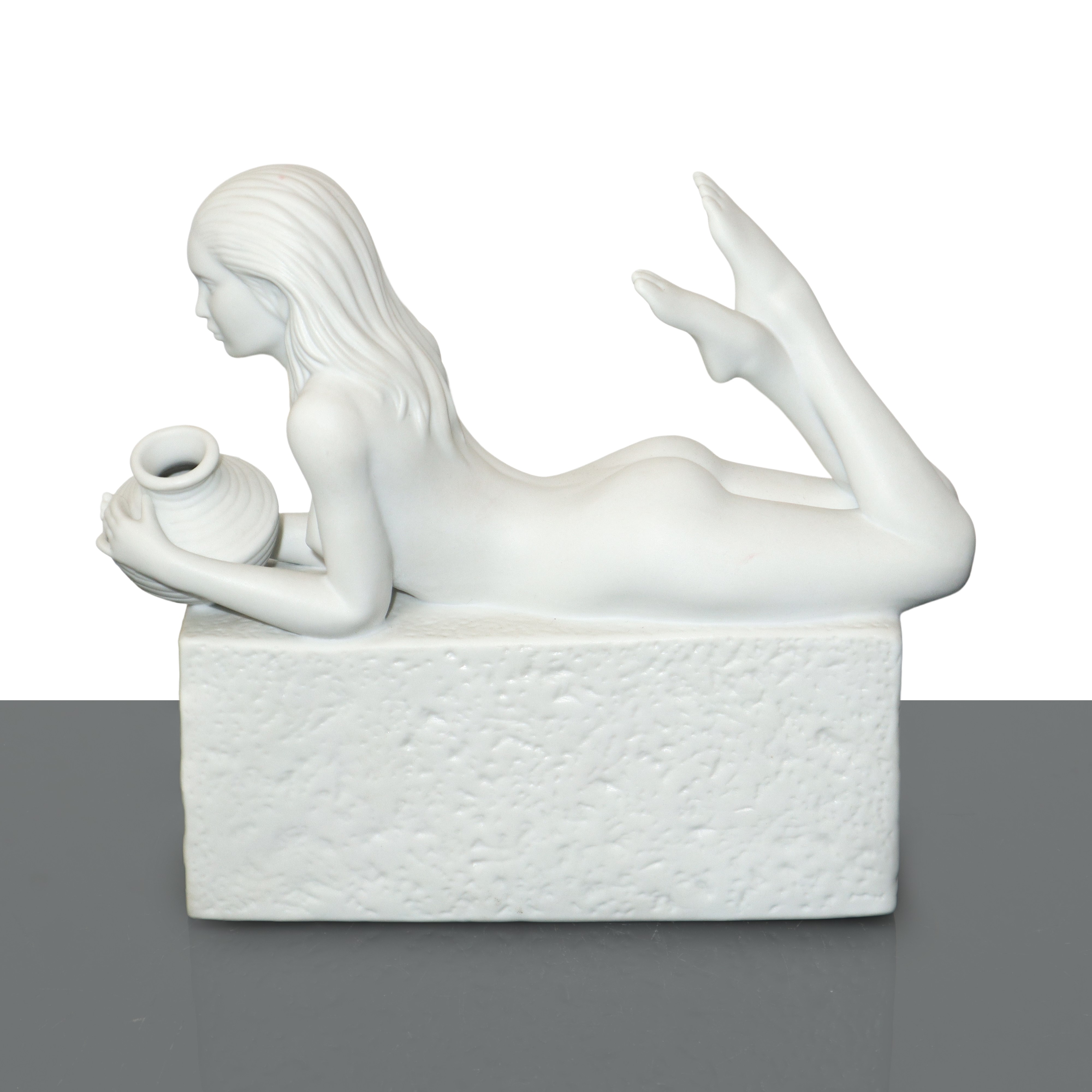 Christel Marrot per Royal Copenhagen - Figurina in biscuit raffigurante un acquario