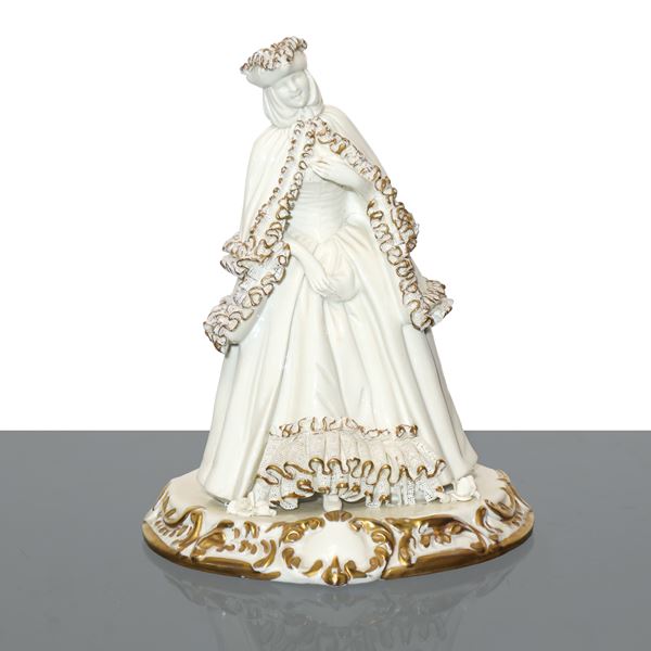 Capodimonte - Dama, figura in porcellana bianca di Capodimonte con dettagli oro