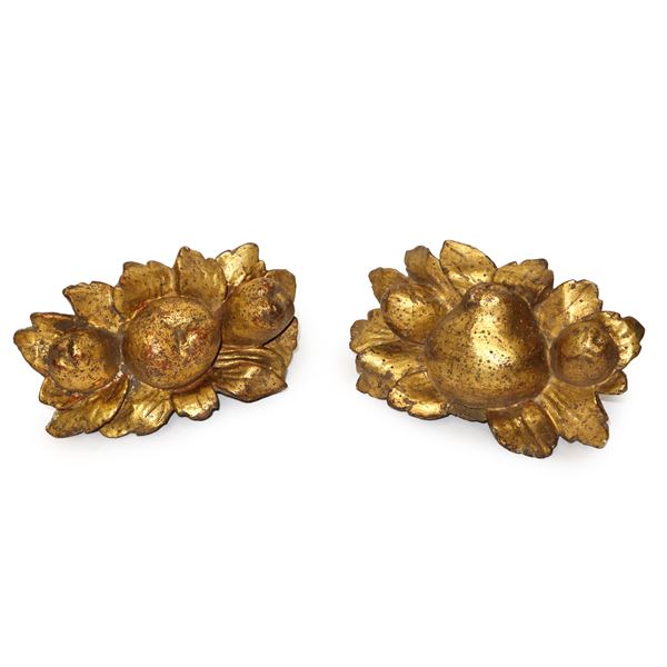Pair of gilded wooden fragments depicting fruit