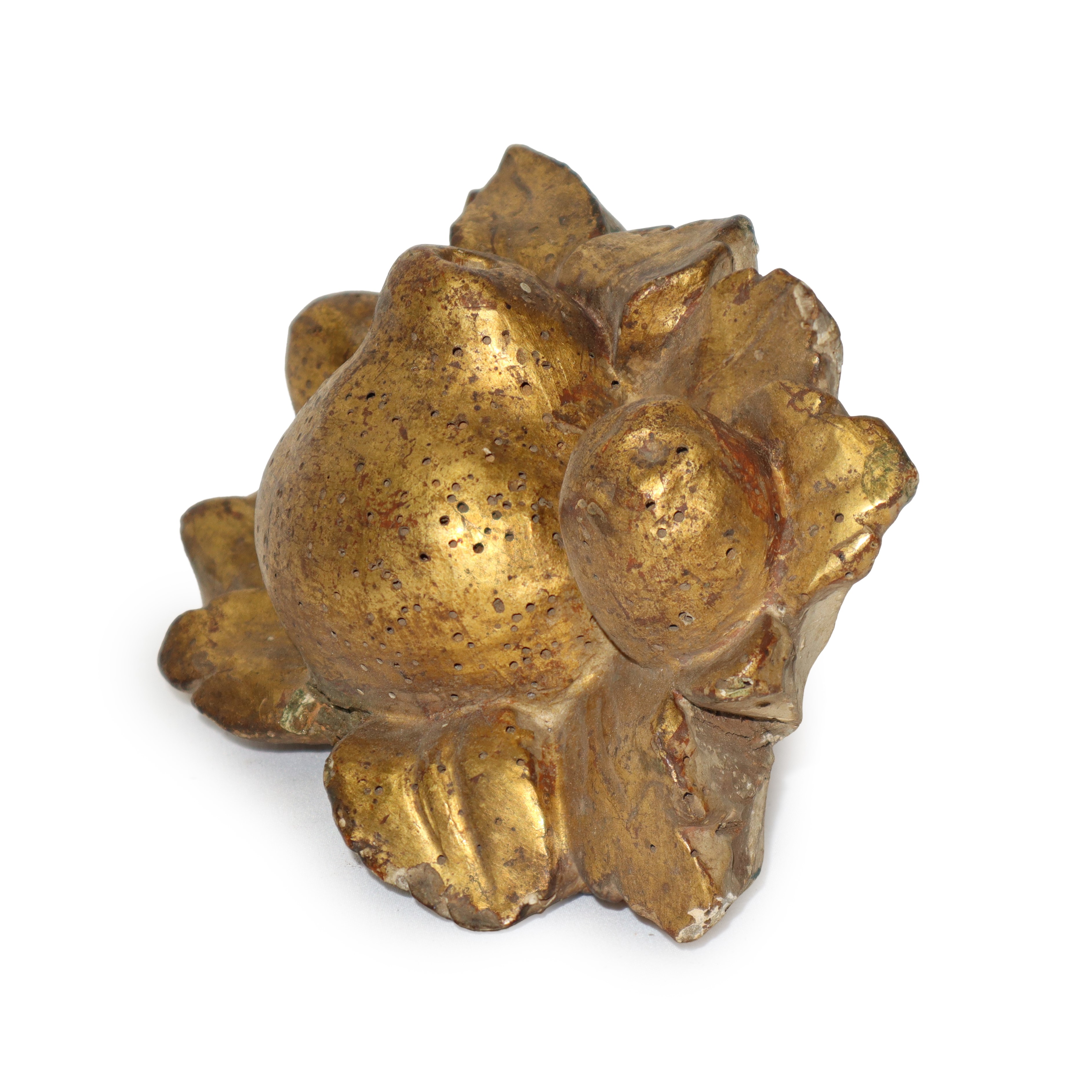 Coppia di Sculture Lignee Dorate a Foglia Raffiguranti Frutti