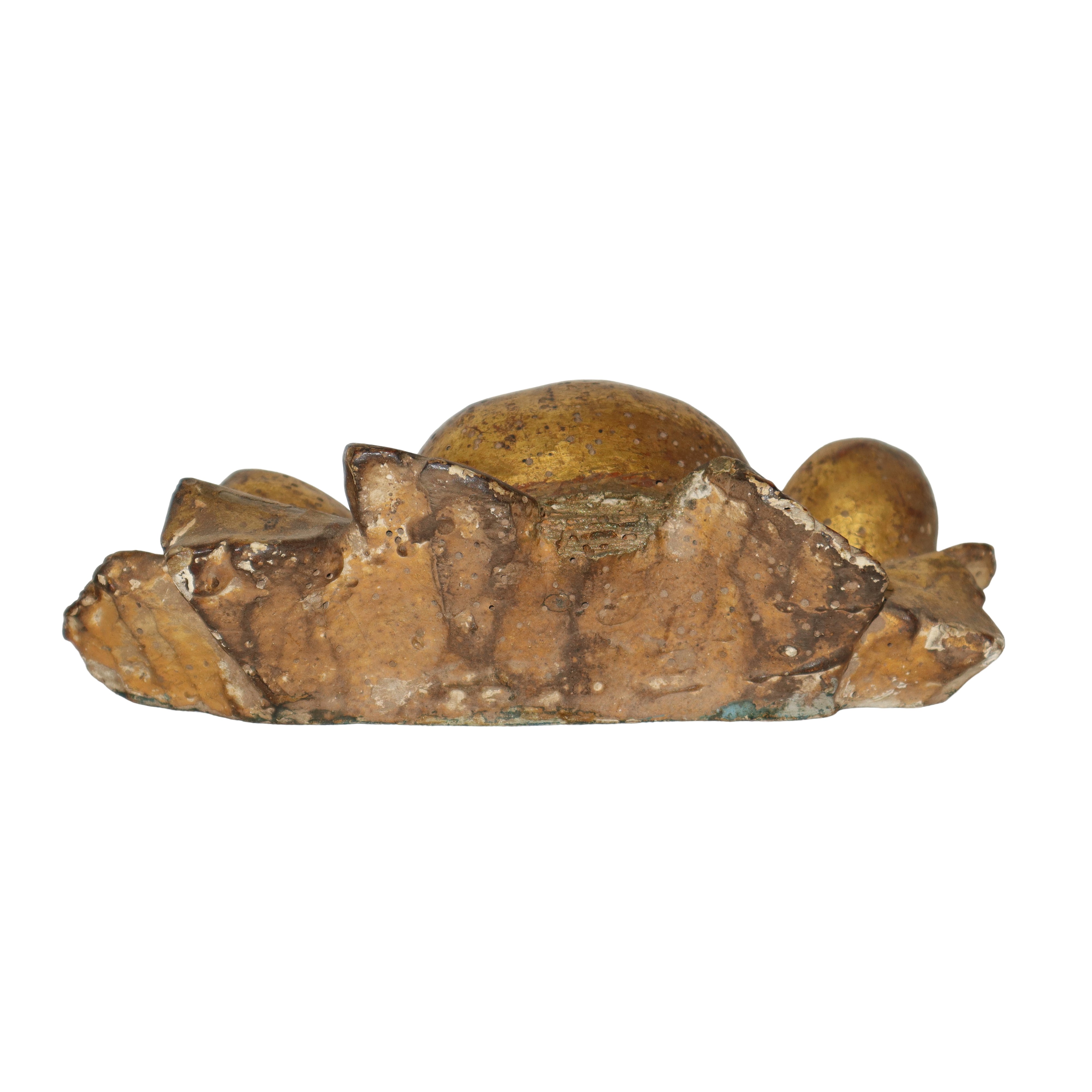 Coppia di Sculture Lignee Dorate a Foglia Raffiguranti Frutti