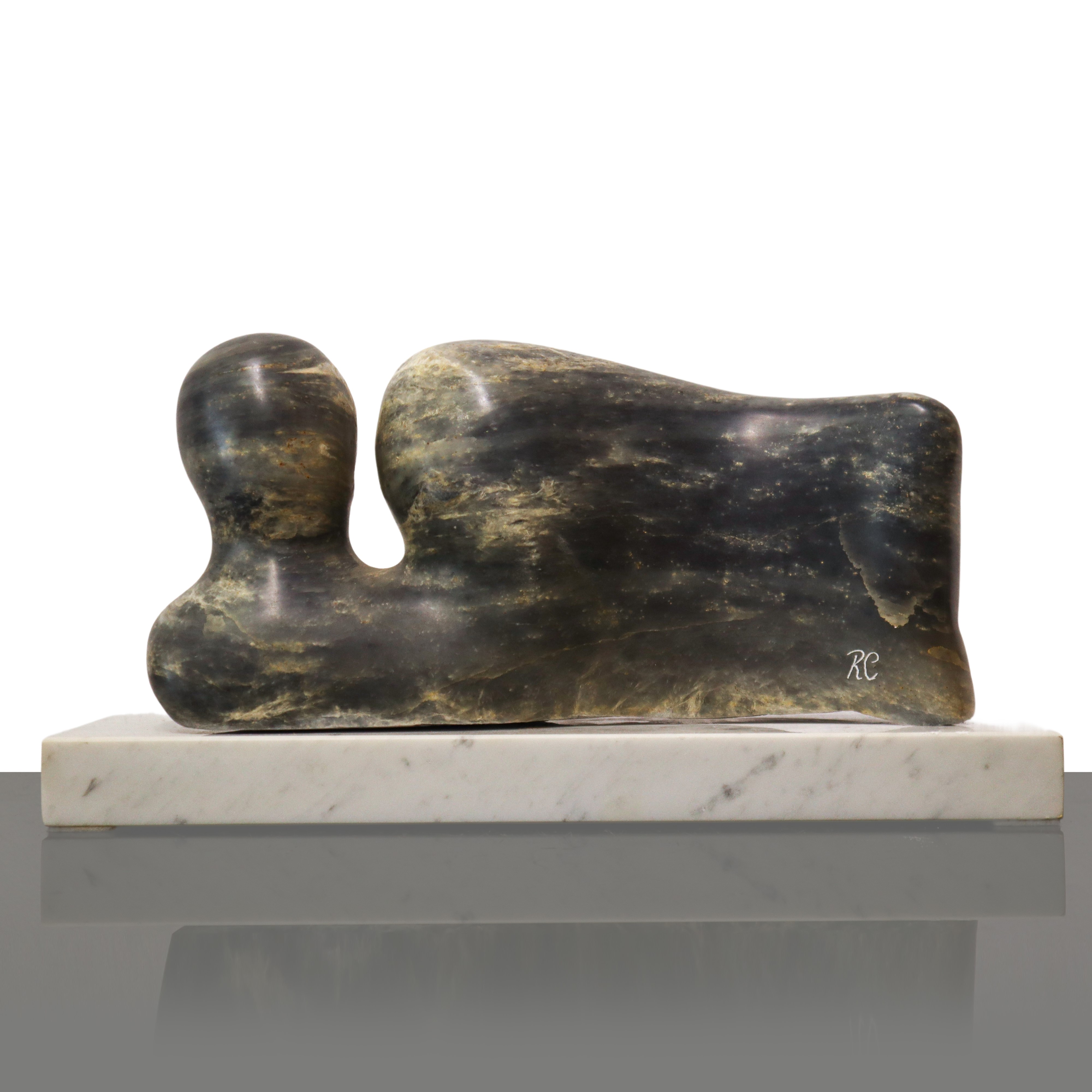 Figure, scultura in marmo su base