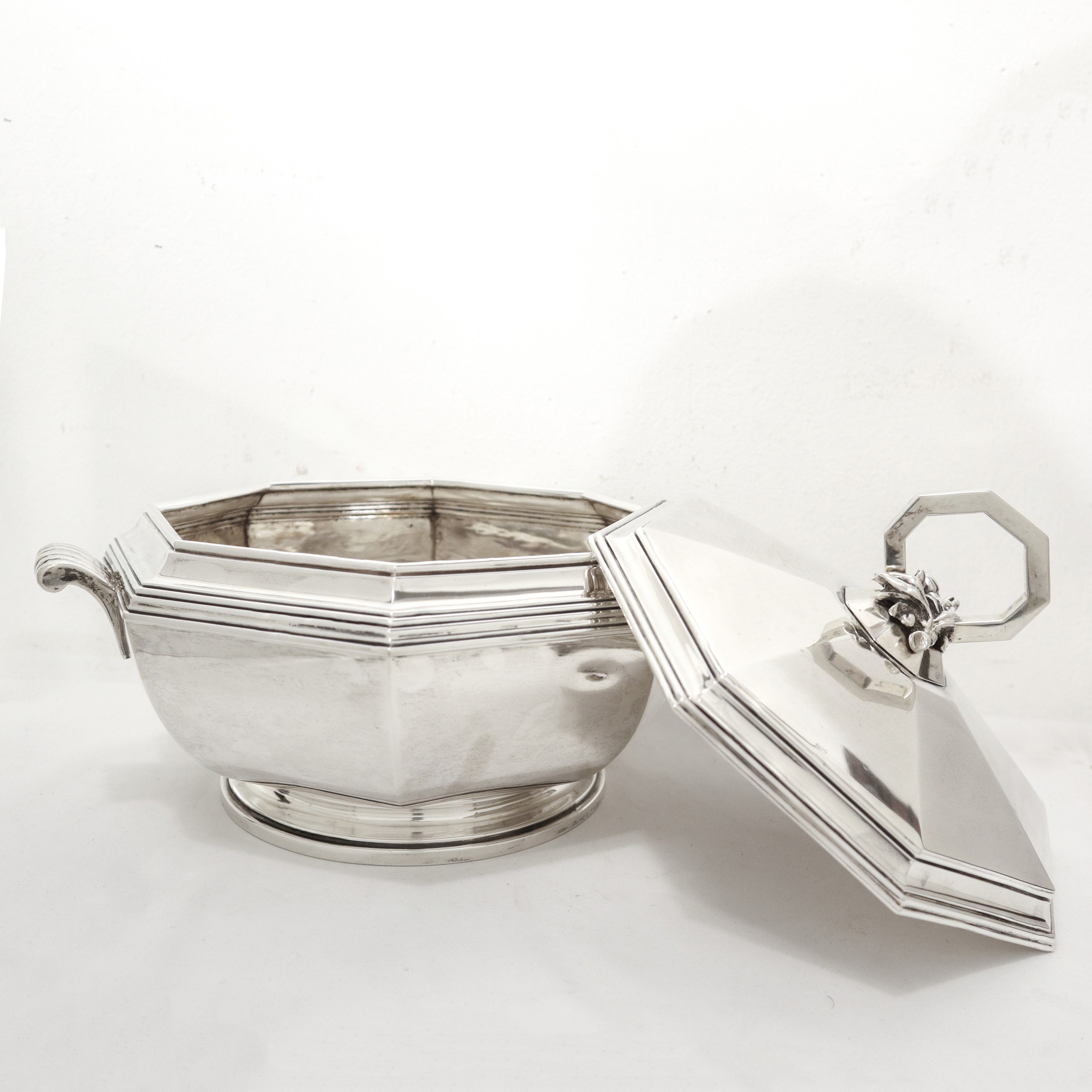 Zuppiera in argento 900 con presa ad anello