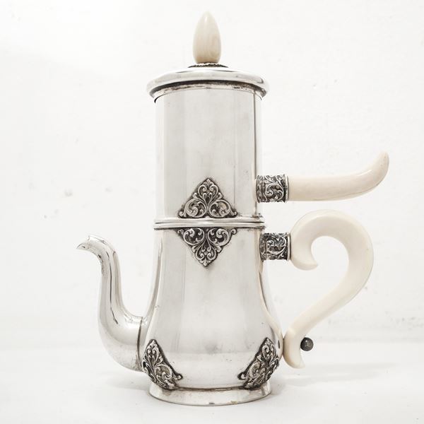 Caffettiera alla napoletana in argento 800 riporti in osso e decori floreali a rilievo