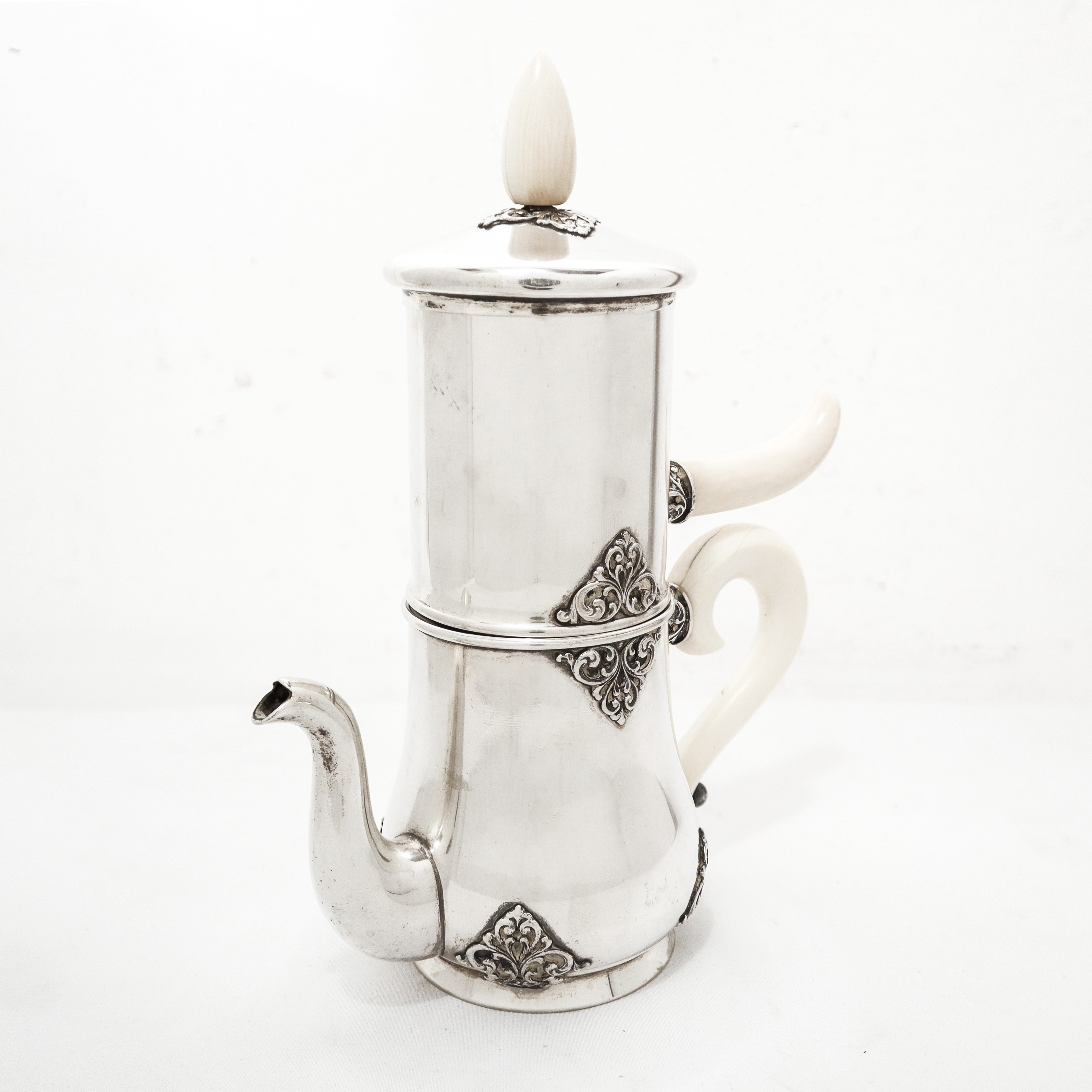 Caffettiera alla napoletana in argento 800 riporti in osso e decori floreali a rilievo