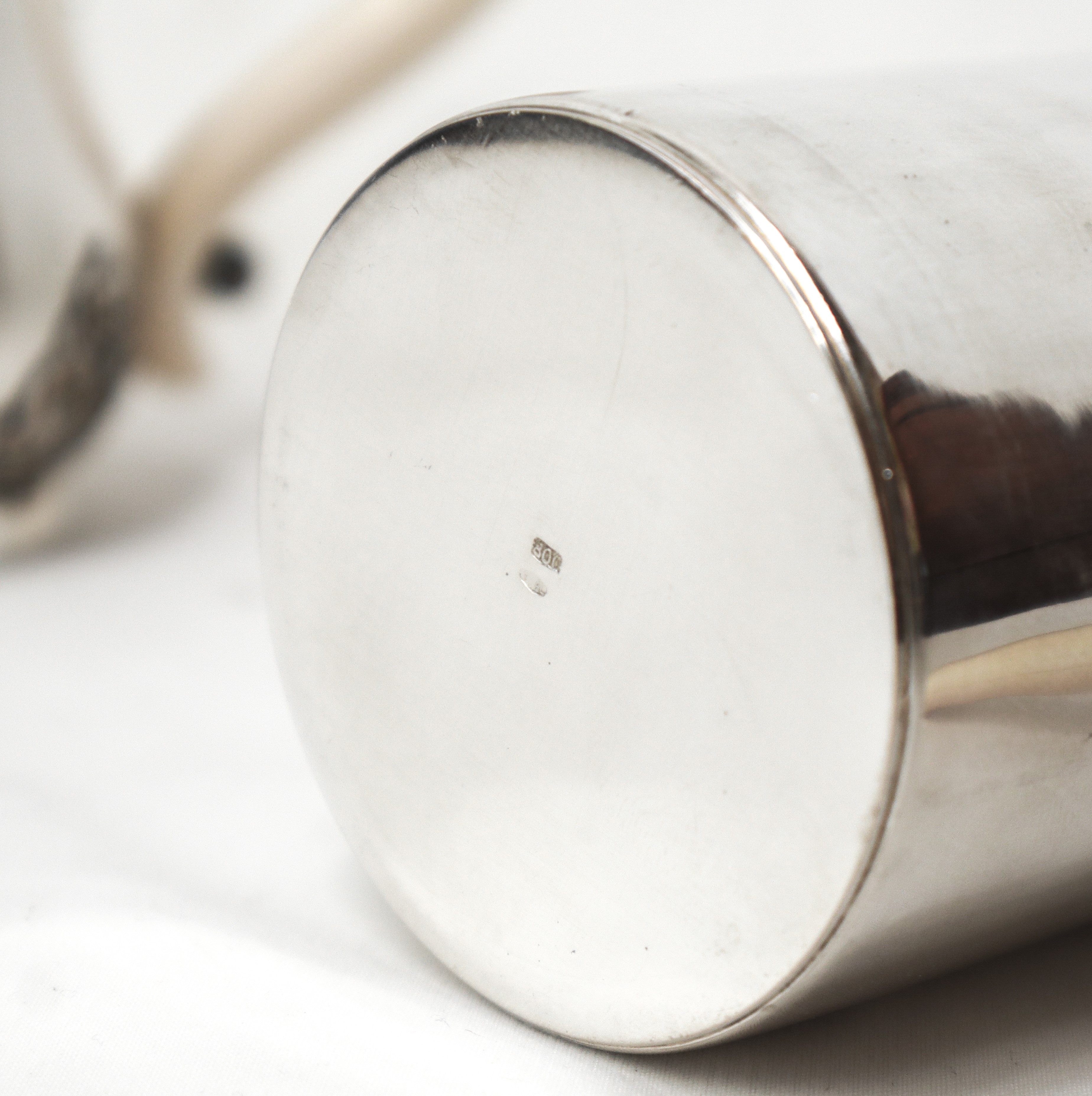 Caffettiera alla napoletana in argento 800 riporti in osso e decori floreali a rilievo