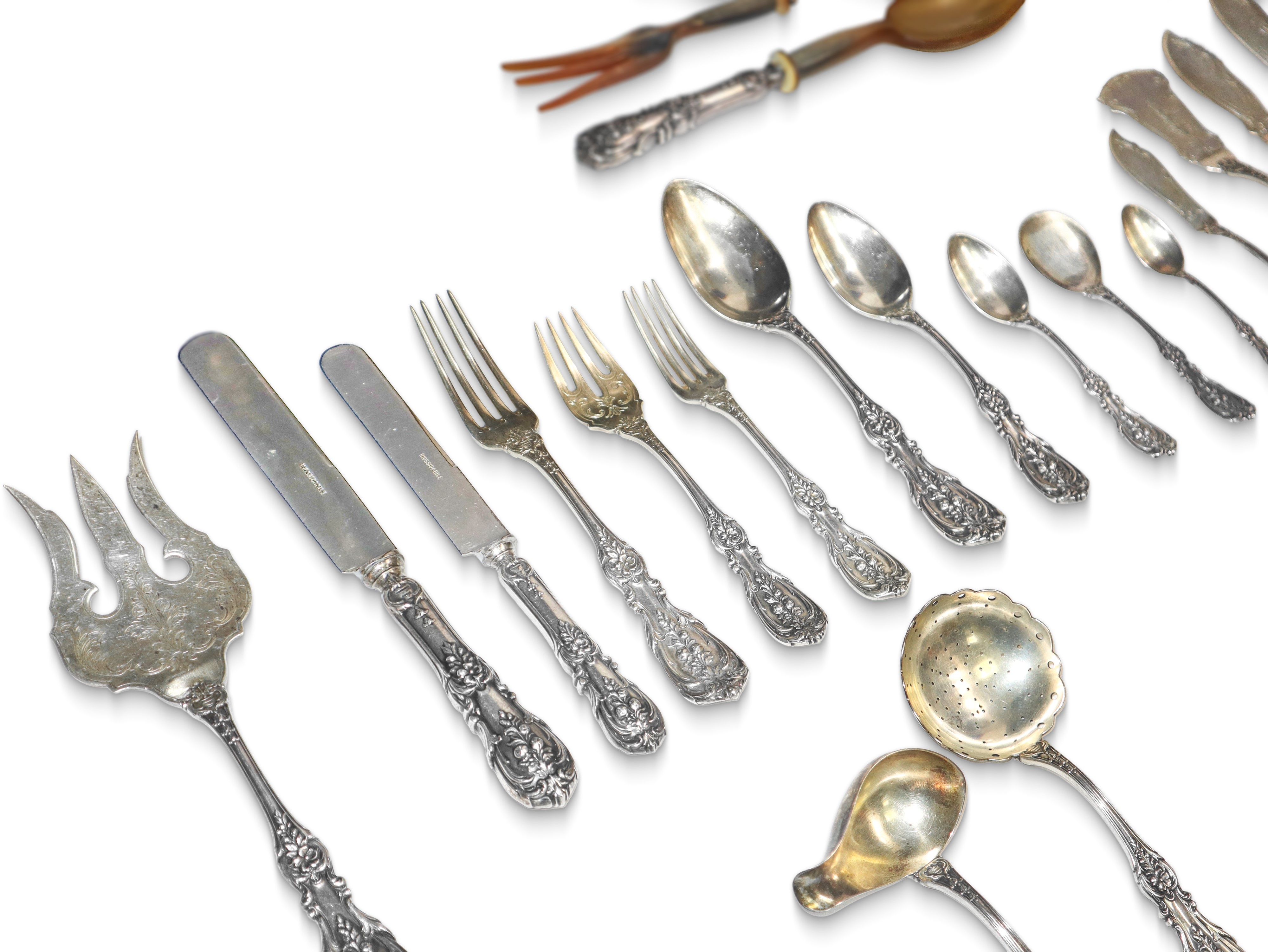 Importante e completissimo Servizio di posate in argento da 12 modello " Quirinale", Manifattura ...