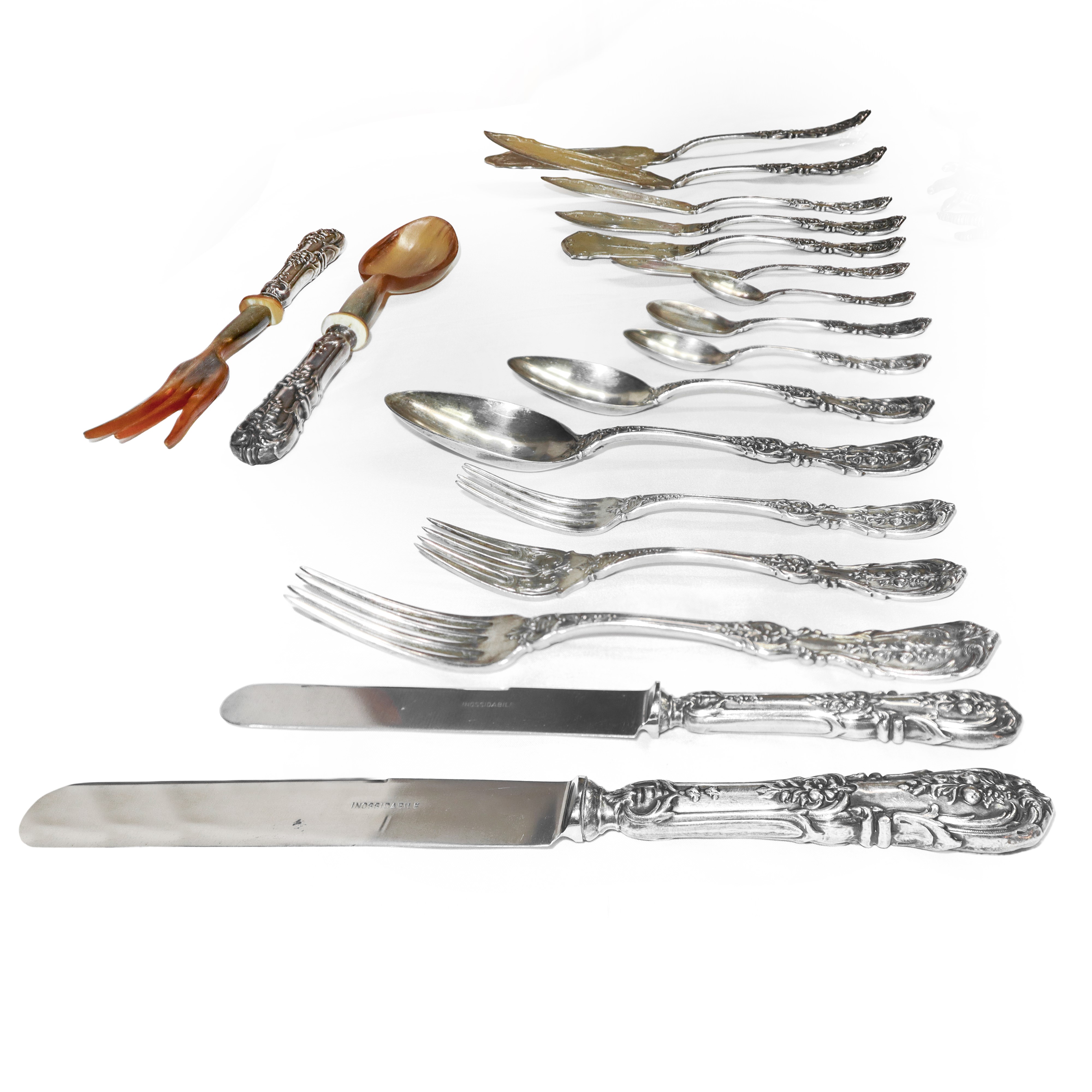 Importante e completissimo Servizio di posate in argento da 12 modello " Quirinale", Manifattura ...