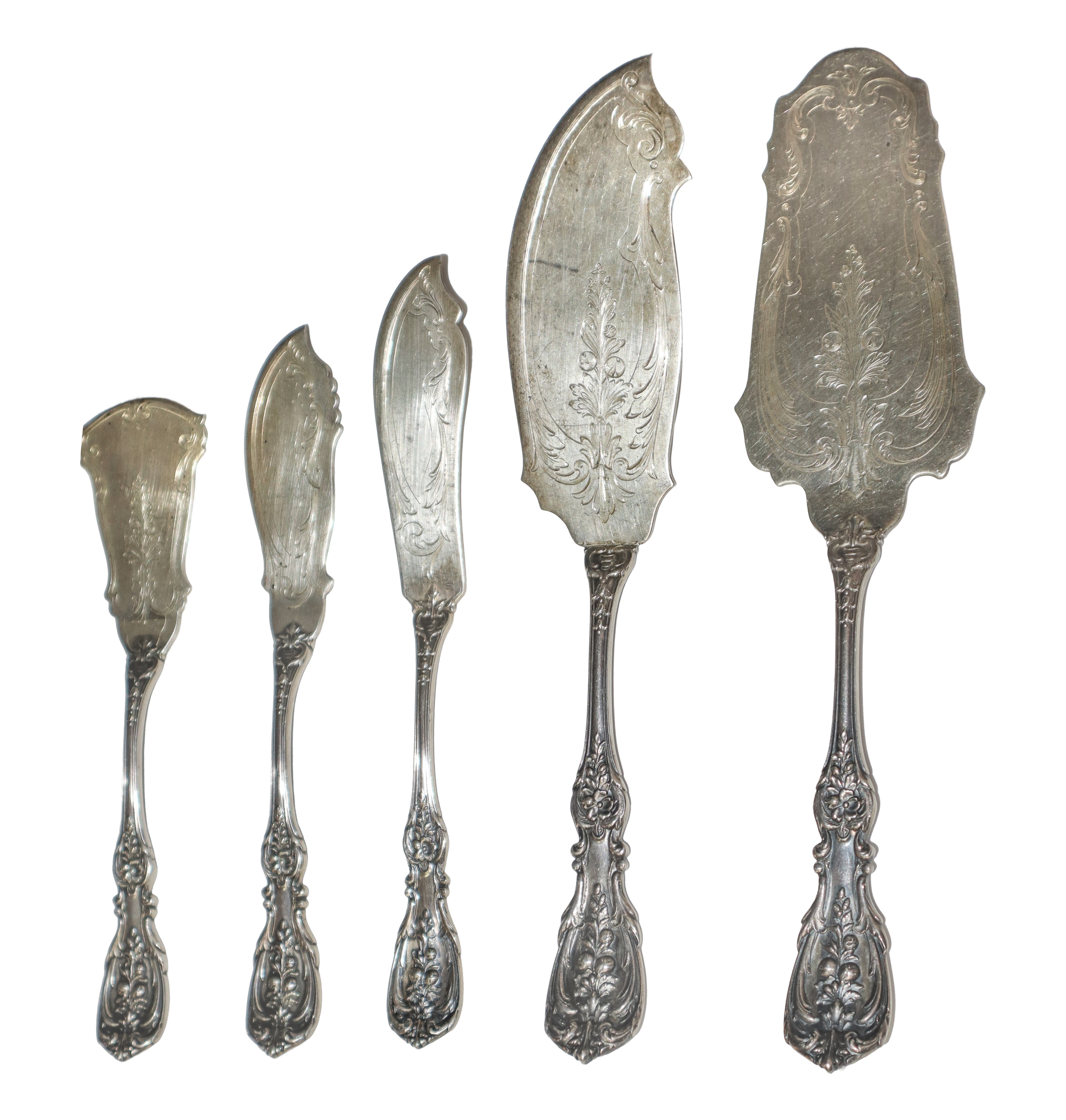 Importante e completissimo Servizio di posate in argento da 12 modello " Quirinale", Manifattura ...