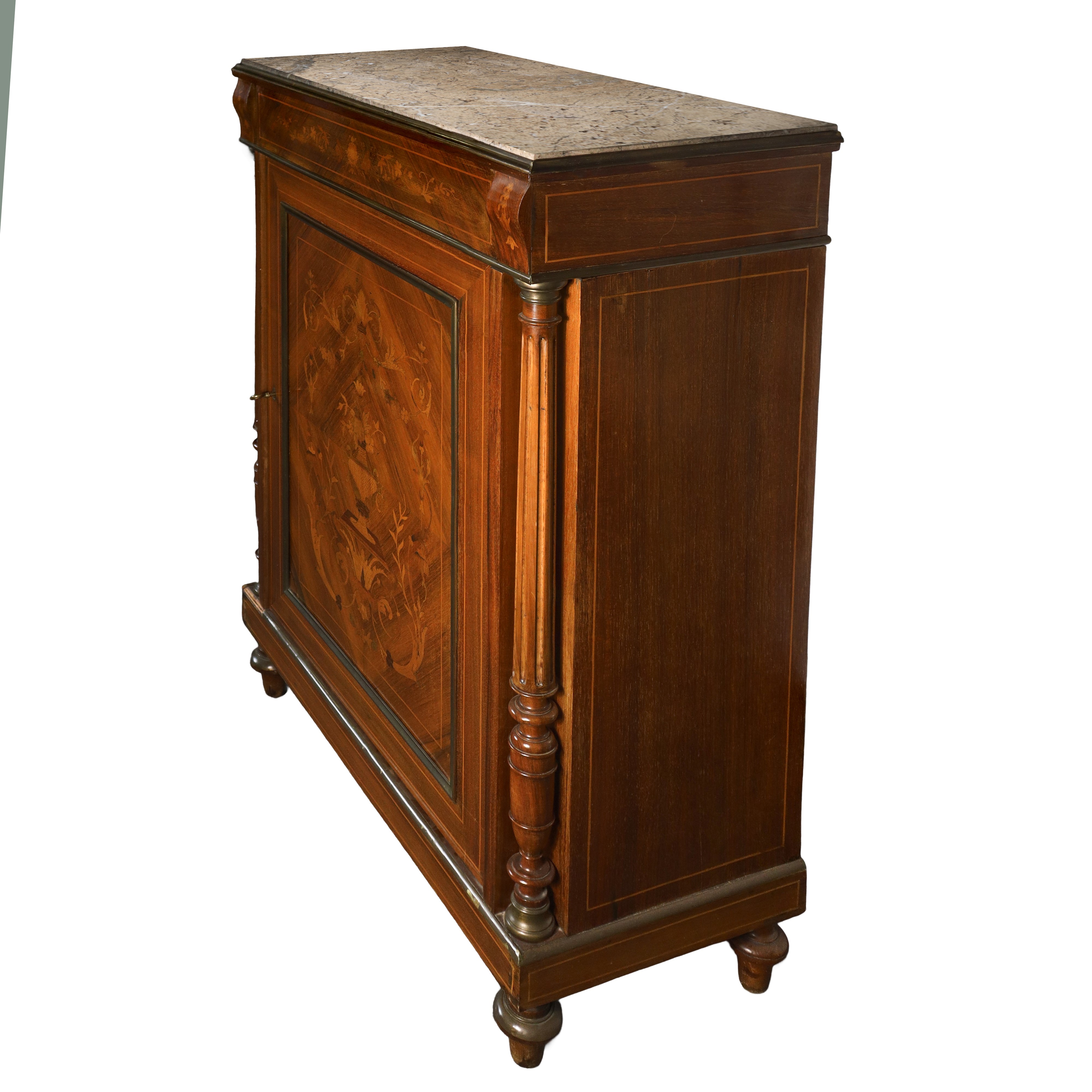 Credenza bassa con piano in marmo, dimensioni h cm 106.5x79x37