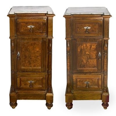 Coppia di comodini in radica di noce, h cm 96x43x33