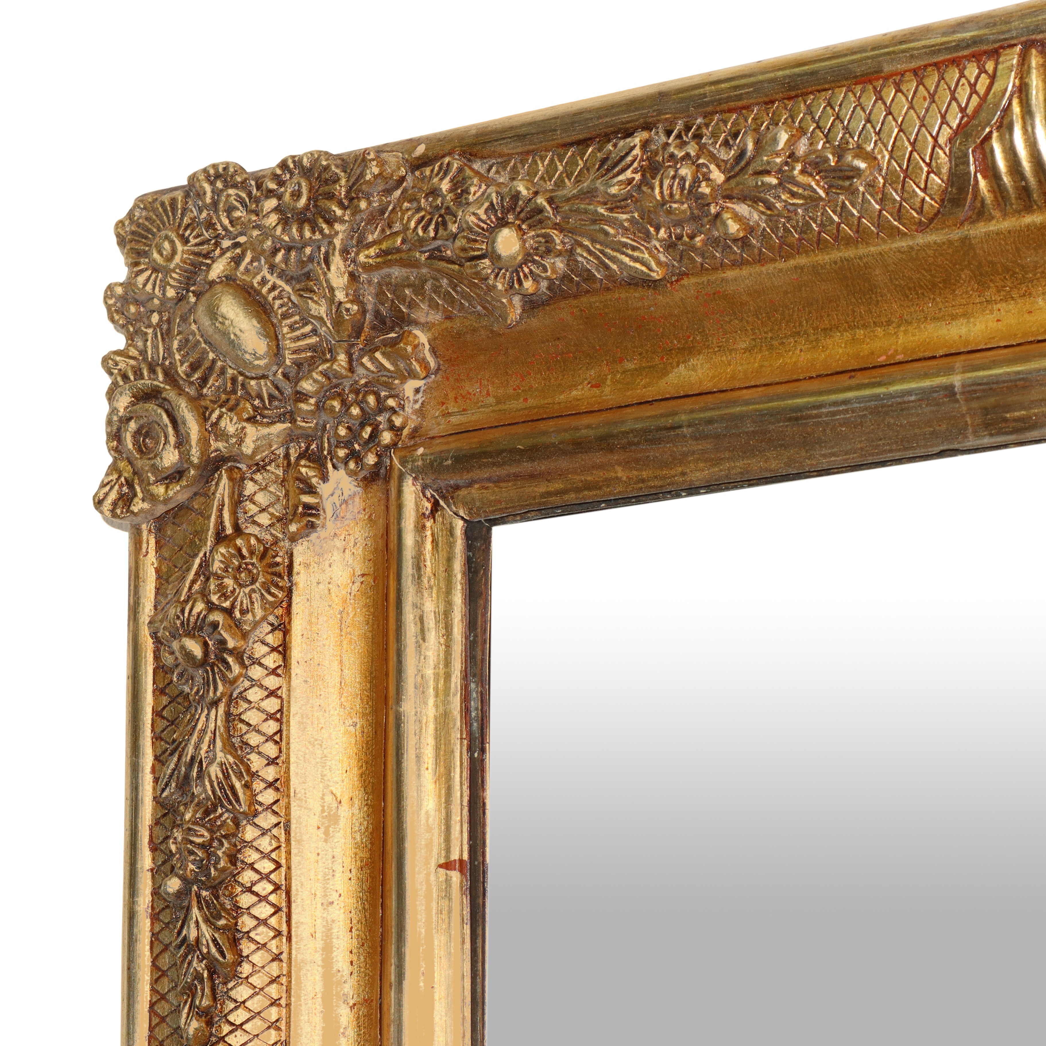 Specchiera rettangolare in cornice dorata con decorazioni floreali agli angoli