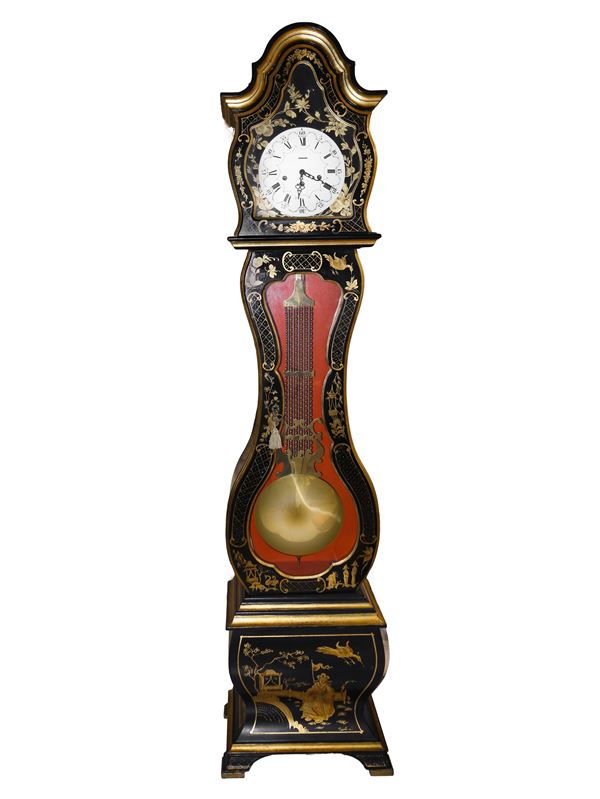 Pendulum clock with painted oriental decorative motifs