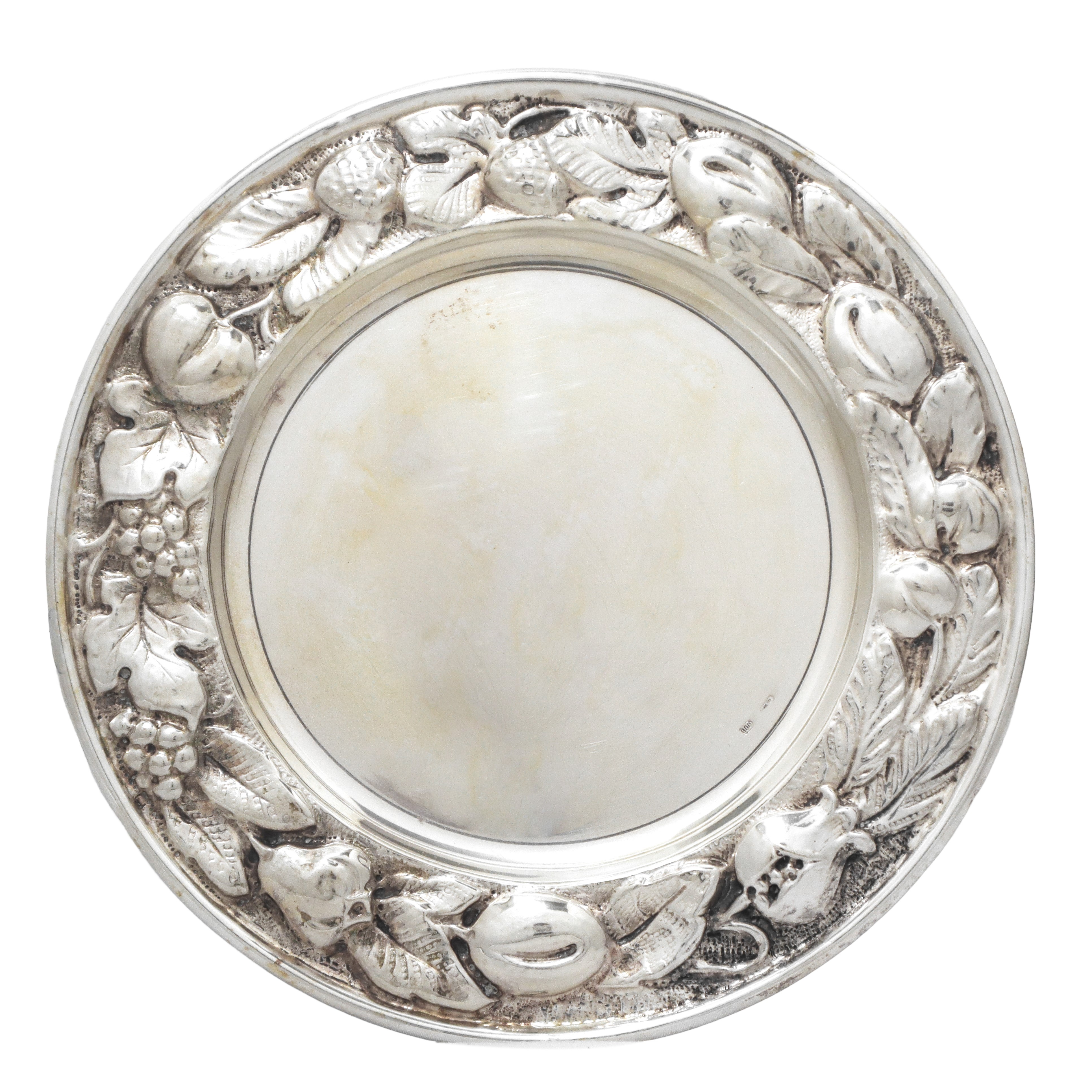 N°4 Sottobottiglia in argento 800 lavorati a sbalzo lungo il bordo con motivi decorativi di frutt...